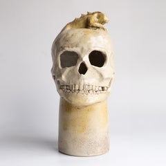 Escultura vintage de cerámica de una calavera con iguana, de Centroamérica, de mediados del siglo XX