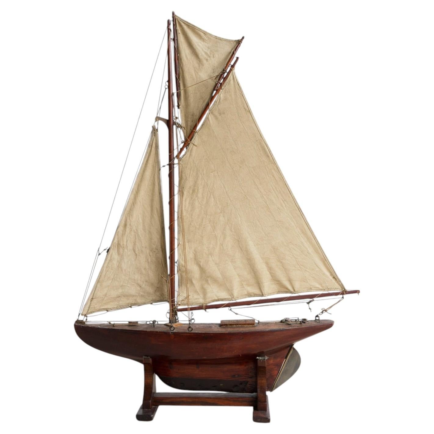 Antique Victorian Gaff Rigged Cutter Model Pond Yacht, Late 19th Century For Sale