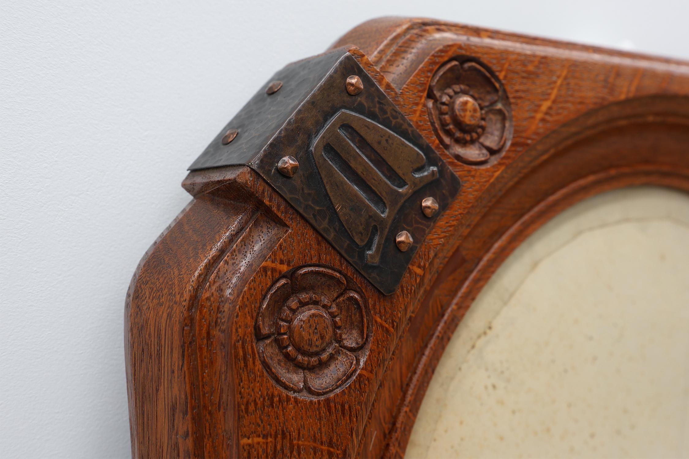 Art nouveau oak photo frame with copper decorations by Geo Verbanck In Good Condition For Sale In Meulebeke, BE