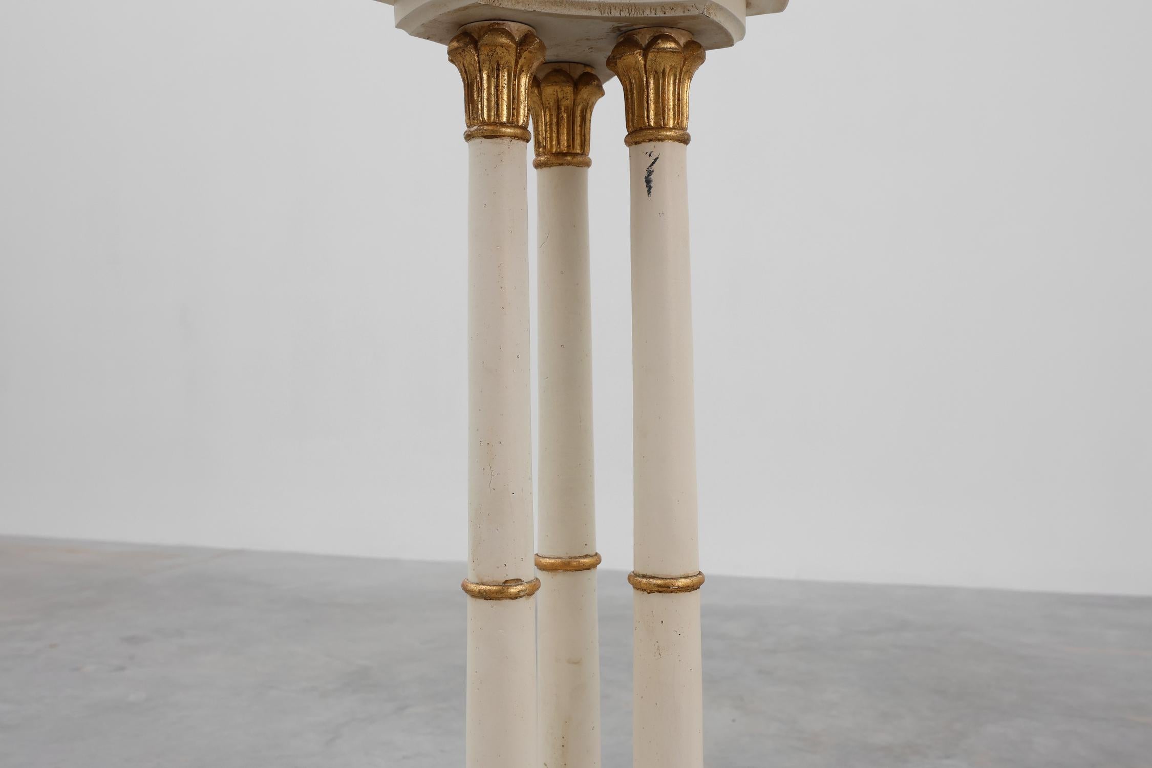 Consola francesa del siglo XX estilo Luis XV en madera en venta 3