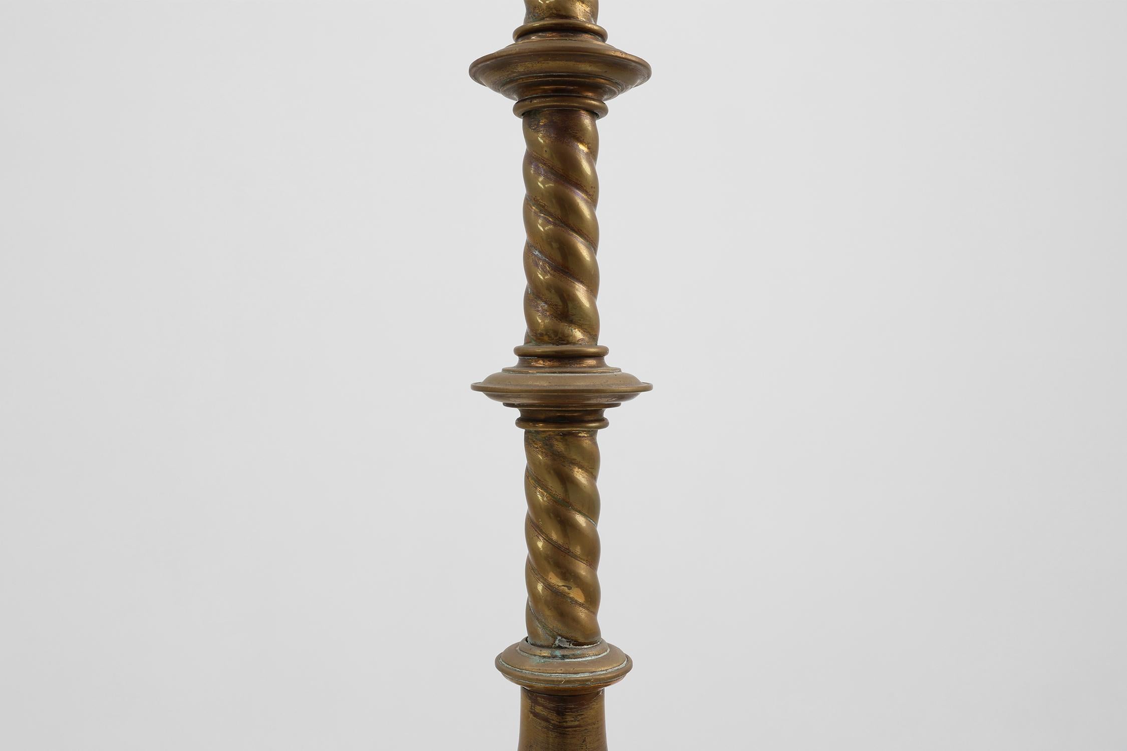 XIX secolo Grande portacandele antico in rame decorato, Francia ca. 1900 in vendita