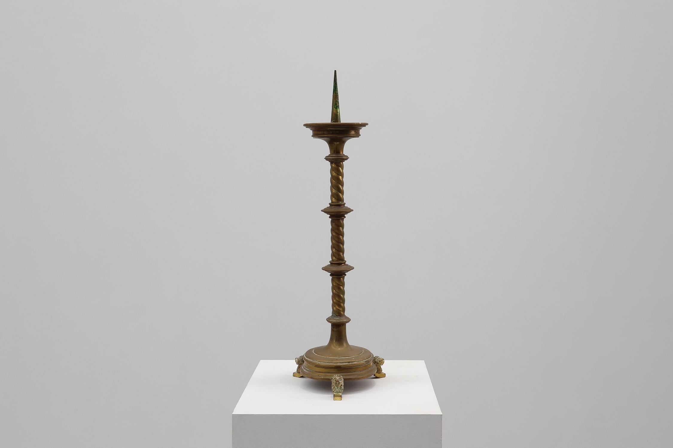 Mid-Century moderno Grande portacandele antico in rame decorato, Francia ca. 1900 in vendita