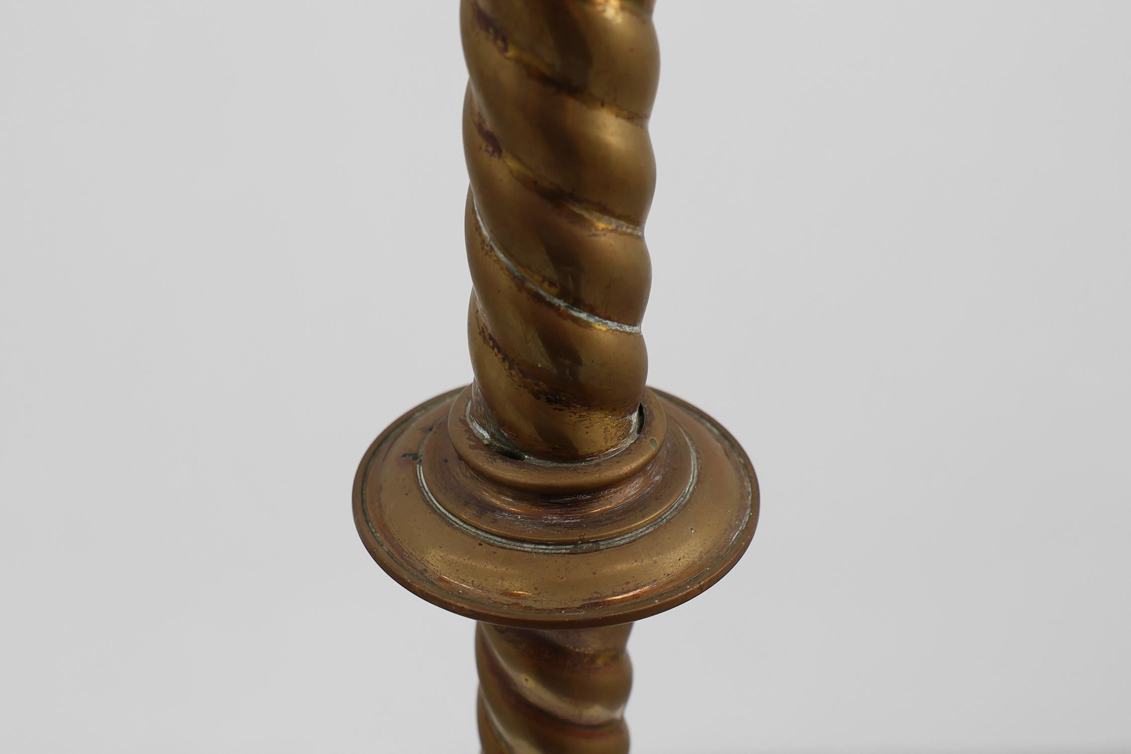 Grande portacandele antico in rame decorato, Francia ca. 1900 in vendita 1