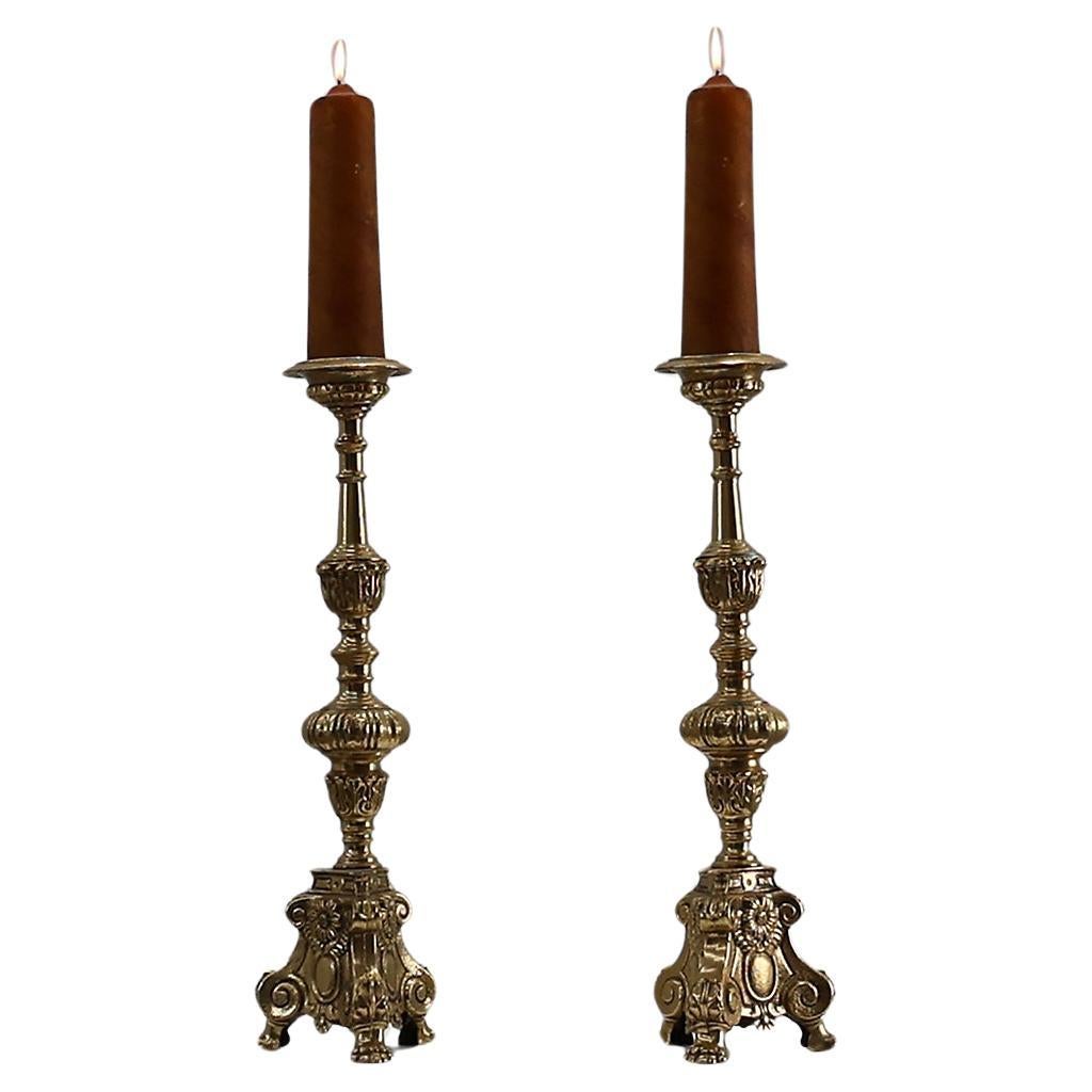 Coppia di grandi candelabri antichi in bronzo decorato, Francia ca. 1900