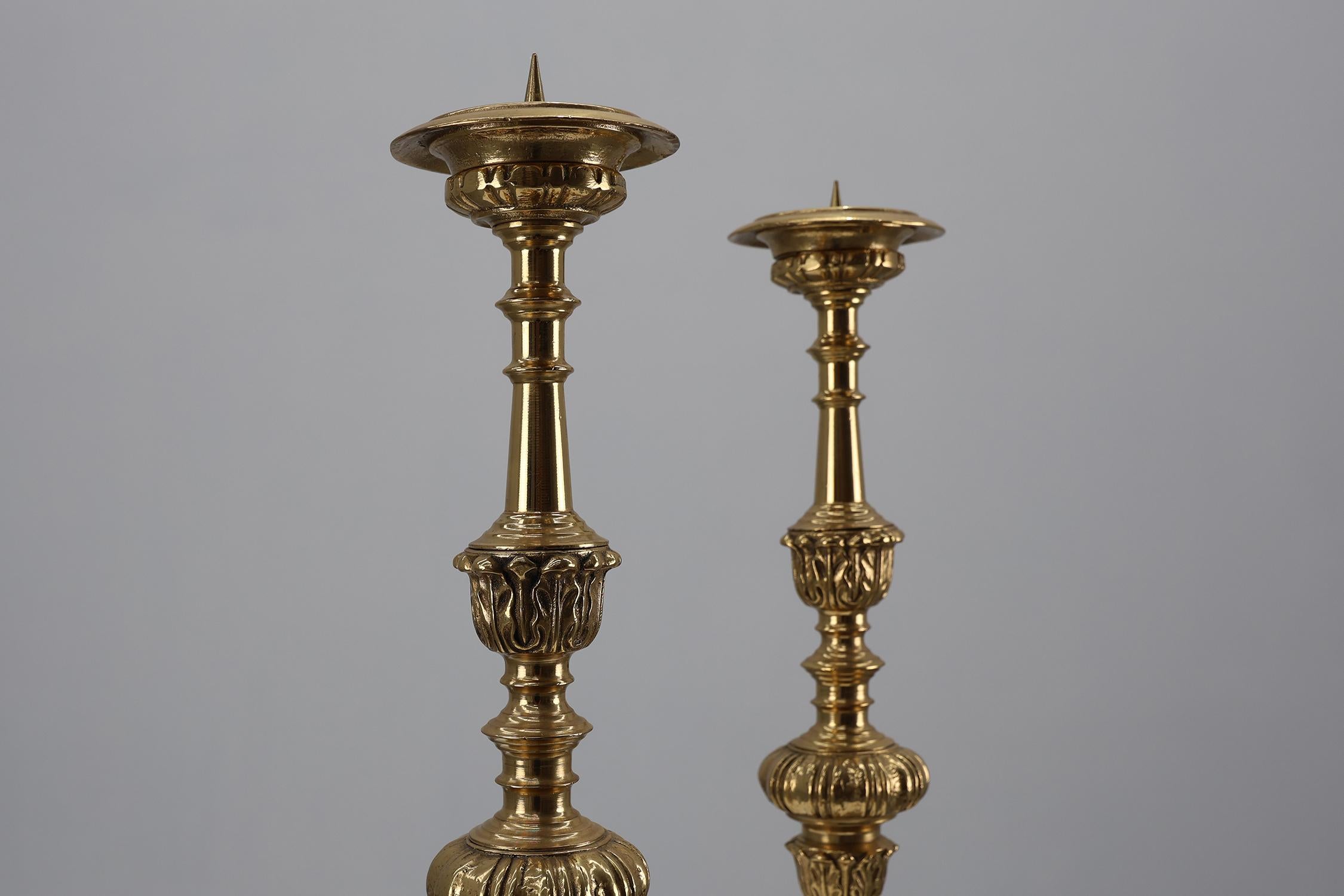 Paar große, antike Kerzenständer aus Bronze, Frankreich ca. 1900 (Französisch) im Angebot