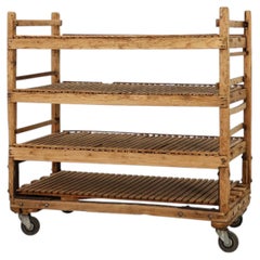Carrito grande de panadero/estante con ruedas de madera de pino, Francia, hacia 1900