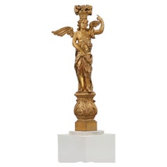 Statua di angelo in rovere dorato in stile Luigi XVI, parte di un altare, primi anni del XVIII secolo