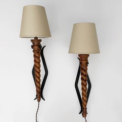 Vintage-Wandleuchten aus französischer Eiche und Eisen von Charles Dudouyt – seltene 24" – für den US-Markt neu verkabelt