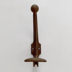 Vintage-Wandhaken im französischen Mid-Century-Industriestil mit Patina