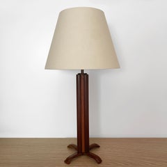 Lámpara de mesa grande «Jacques Adnet» de roble francés y cuero, con cableado adaptado para EE. UU.