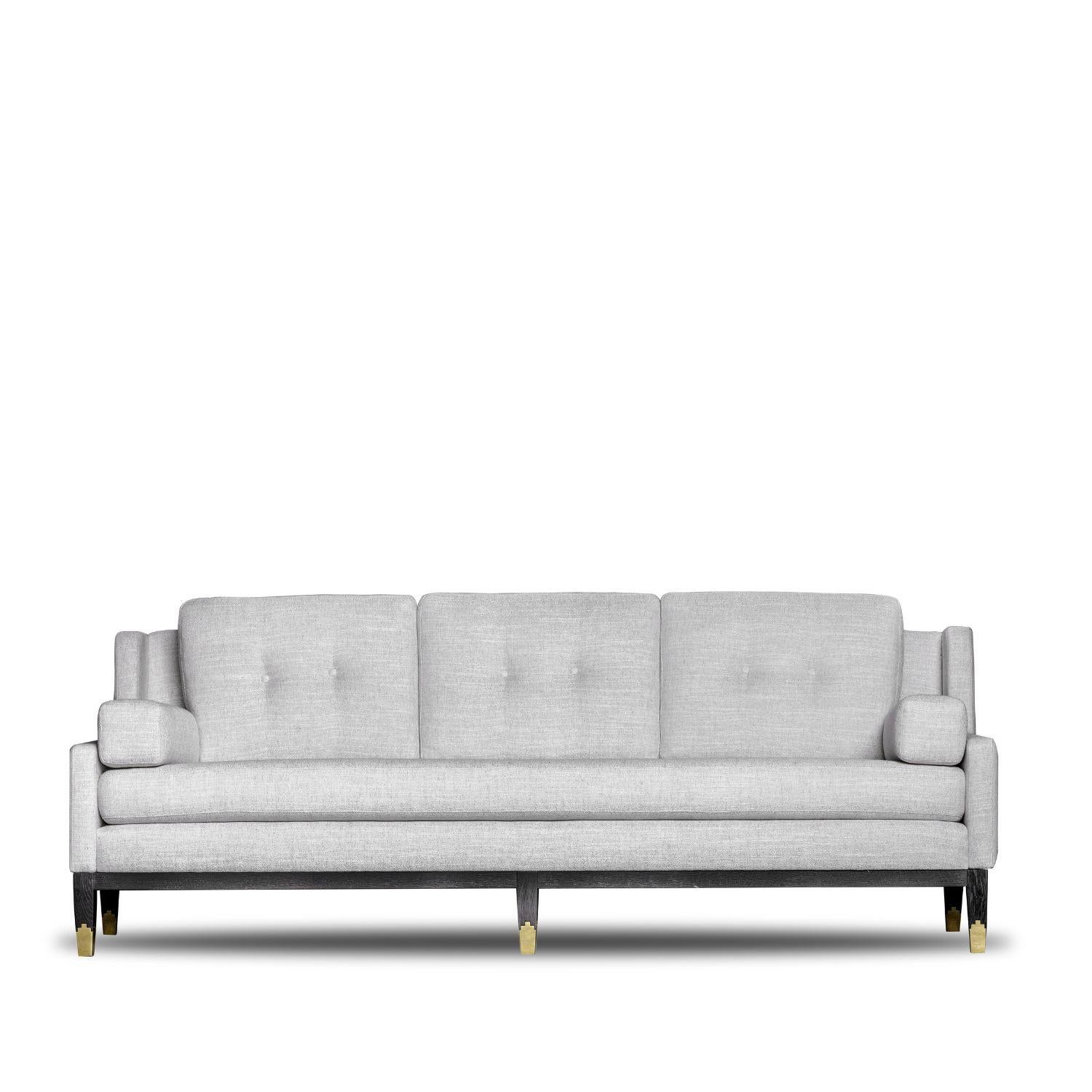 Poltrona Mr. Jones, 100% velluto di cotone, di Duistt

MR. La poltrona Jones, realizzata con grande attenzione ai dettagli, è un pezzo che presenta un'influenza classica con design e dettagli eleganti, adattandosi perfettamente a un interno classico