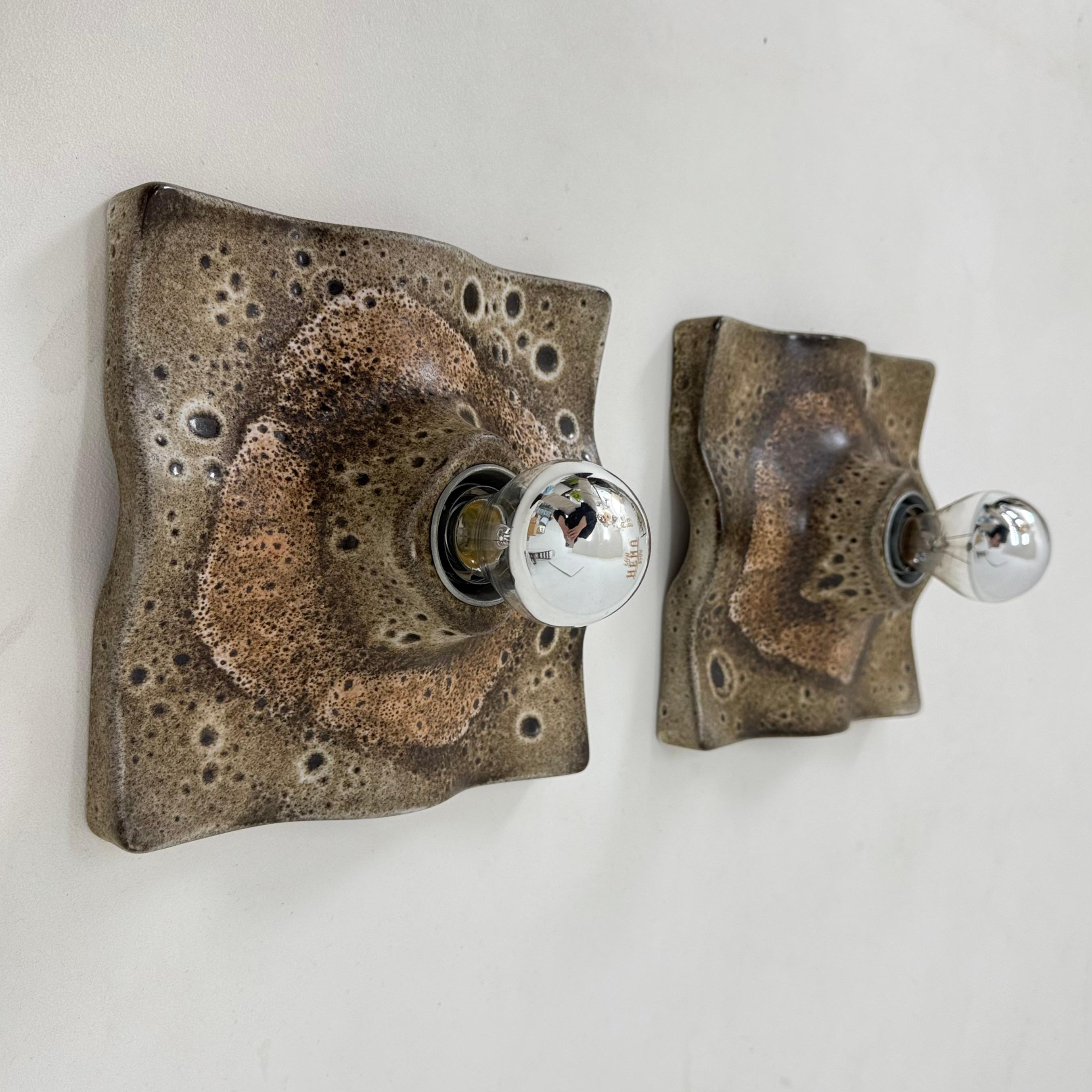 Coppia di lampade da parete ondulate in ceramica di metà secolo, anni '70 in vendita 4