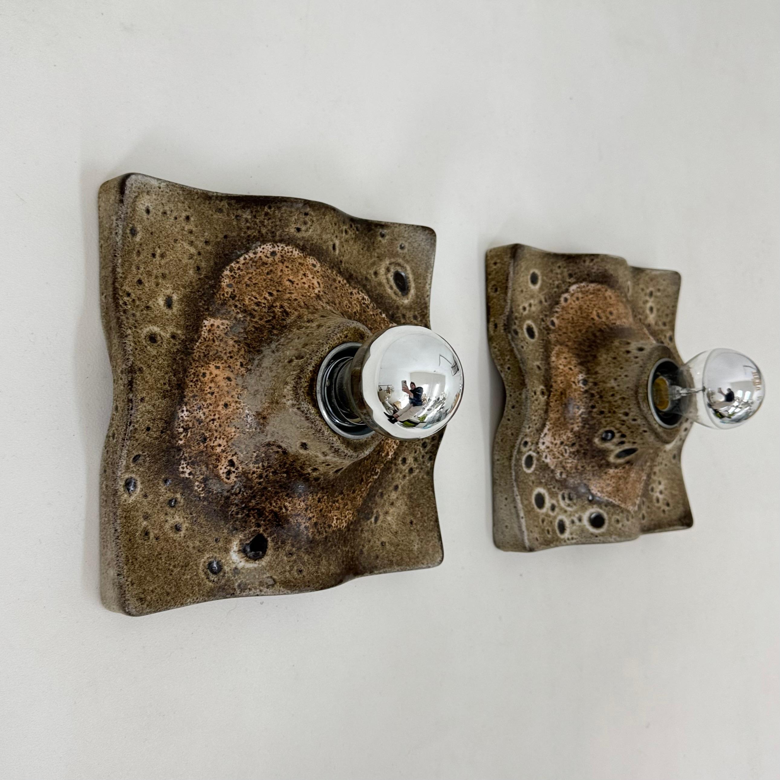 Coppia di lampade da parete ondulate in ceramica di metà secolo, anni '70 in vendita 7