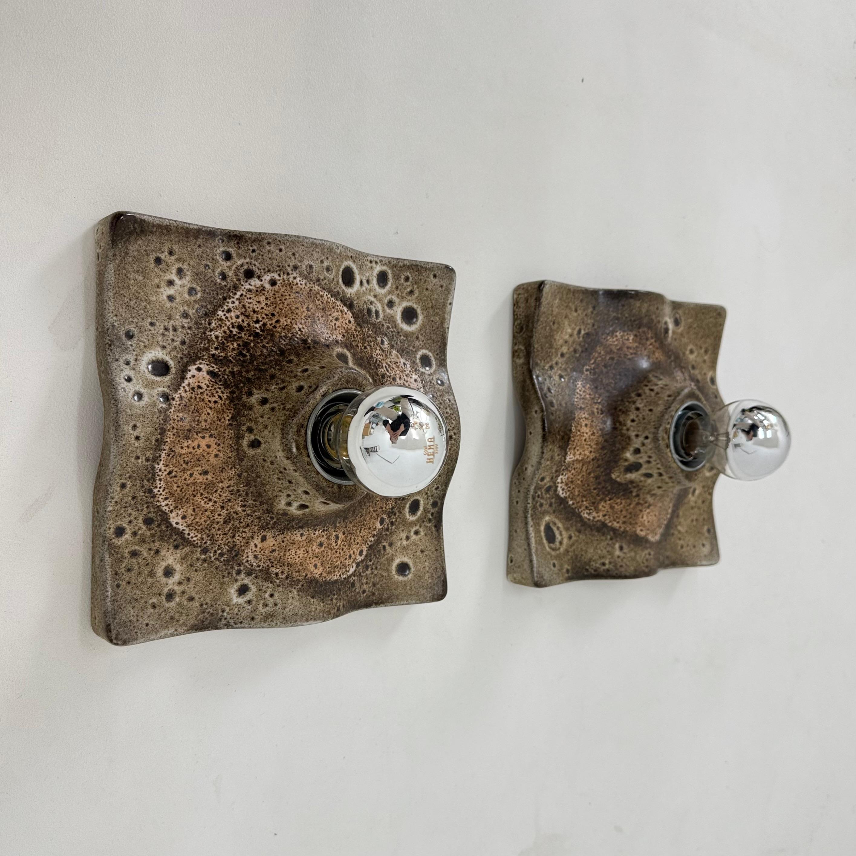 Coppia di lampade da parete ondulate in ceramica di metà secolo, anni '70 in vendita 5