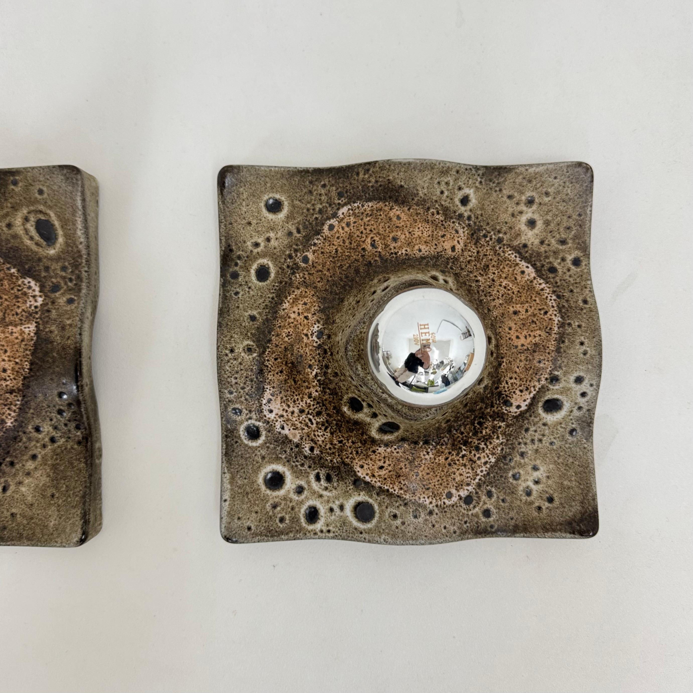 Coppia di lampade da parete ondulate in ceramica di metà secolo, anni '70 in vendita 9