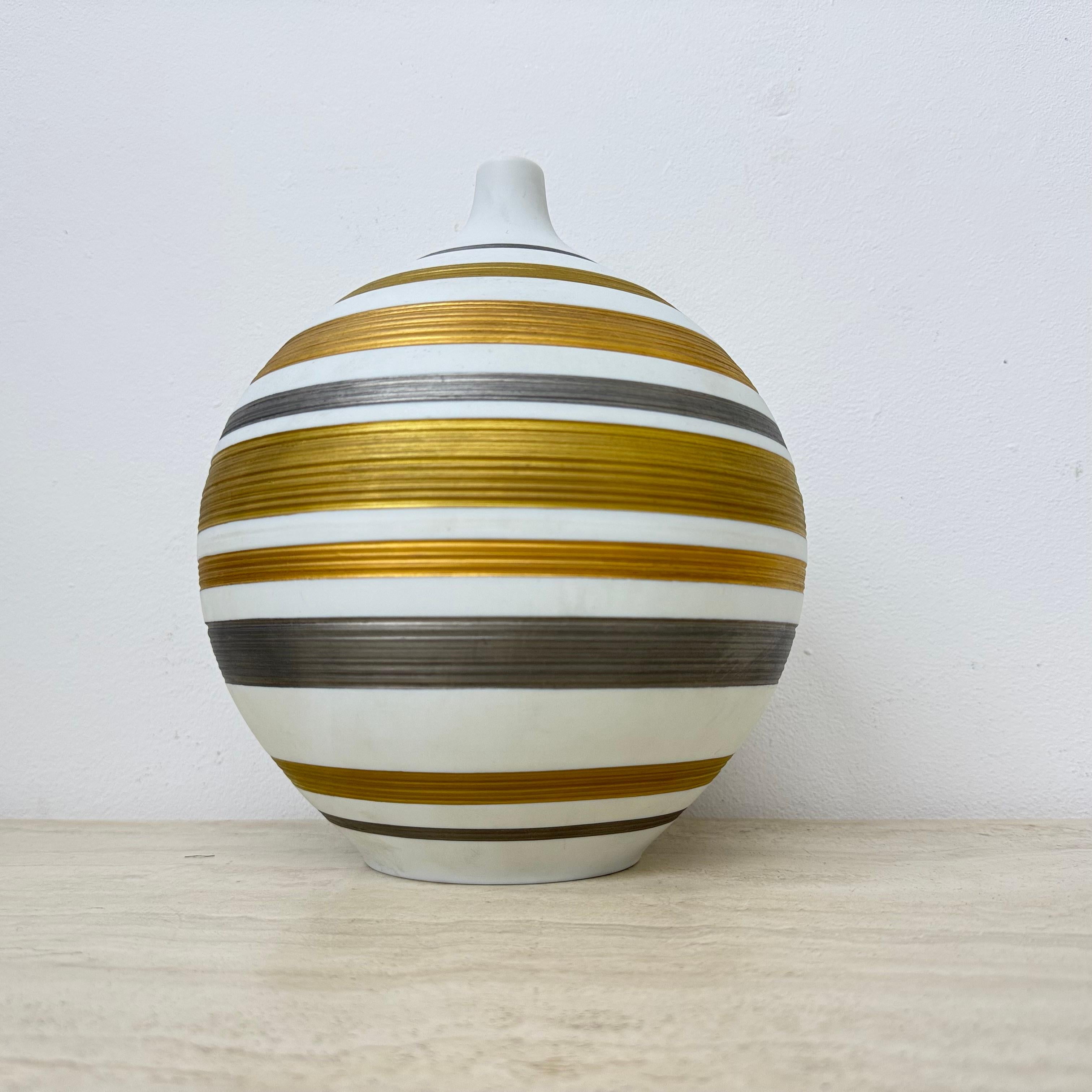 Vaso in porcellana di Hutschenreuther, design di metà secolo, anni '70

