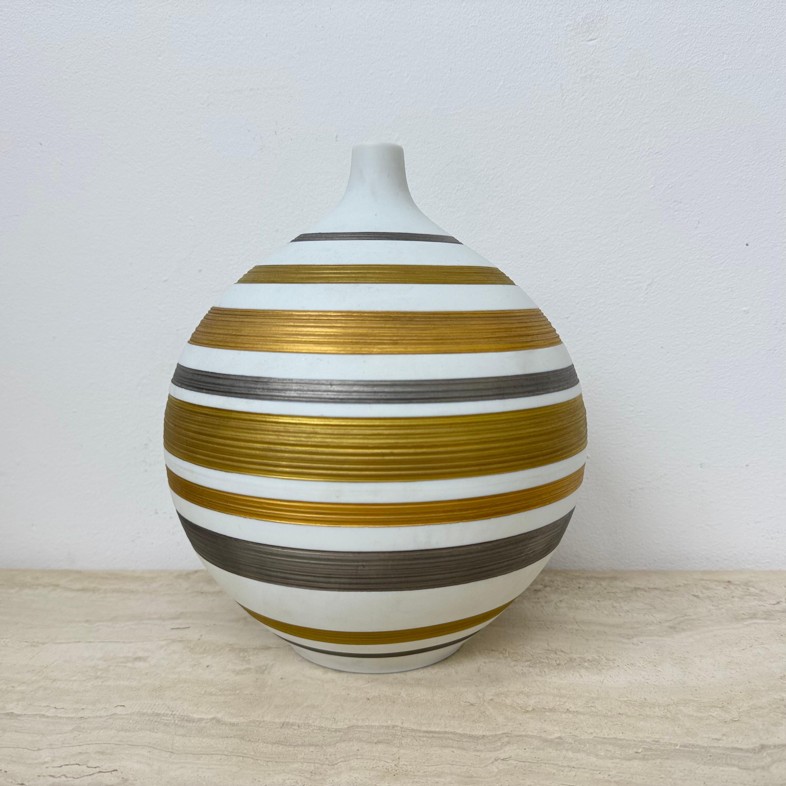 Tedesco Vaso in porcellana di Hutschenreuther, design di metà secolo, anni '70 in vendita