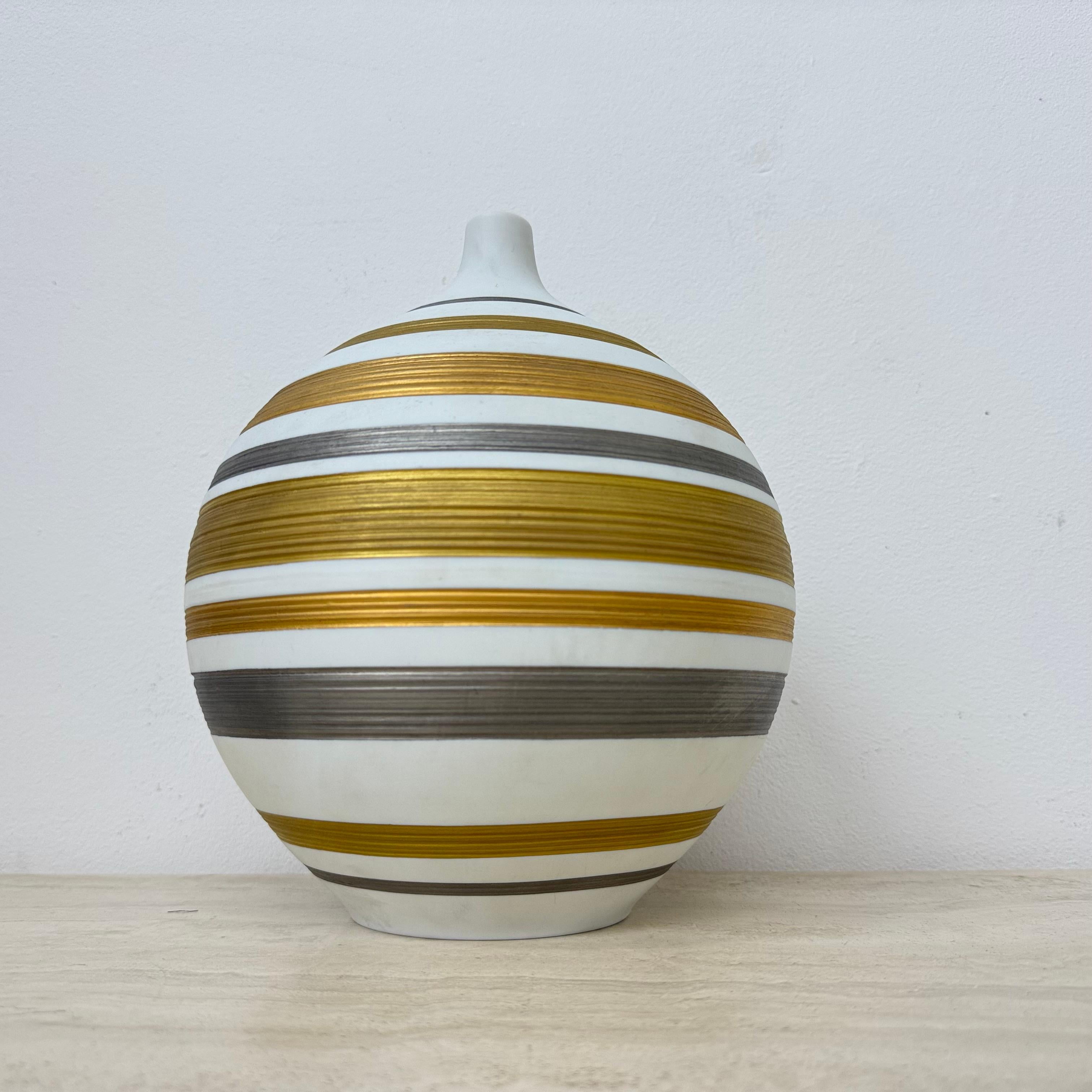 Vaso in porcellana di Hutschenreuther, design di metà secolo, anni '70 In condizioni buone in vendita a Delft, NL