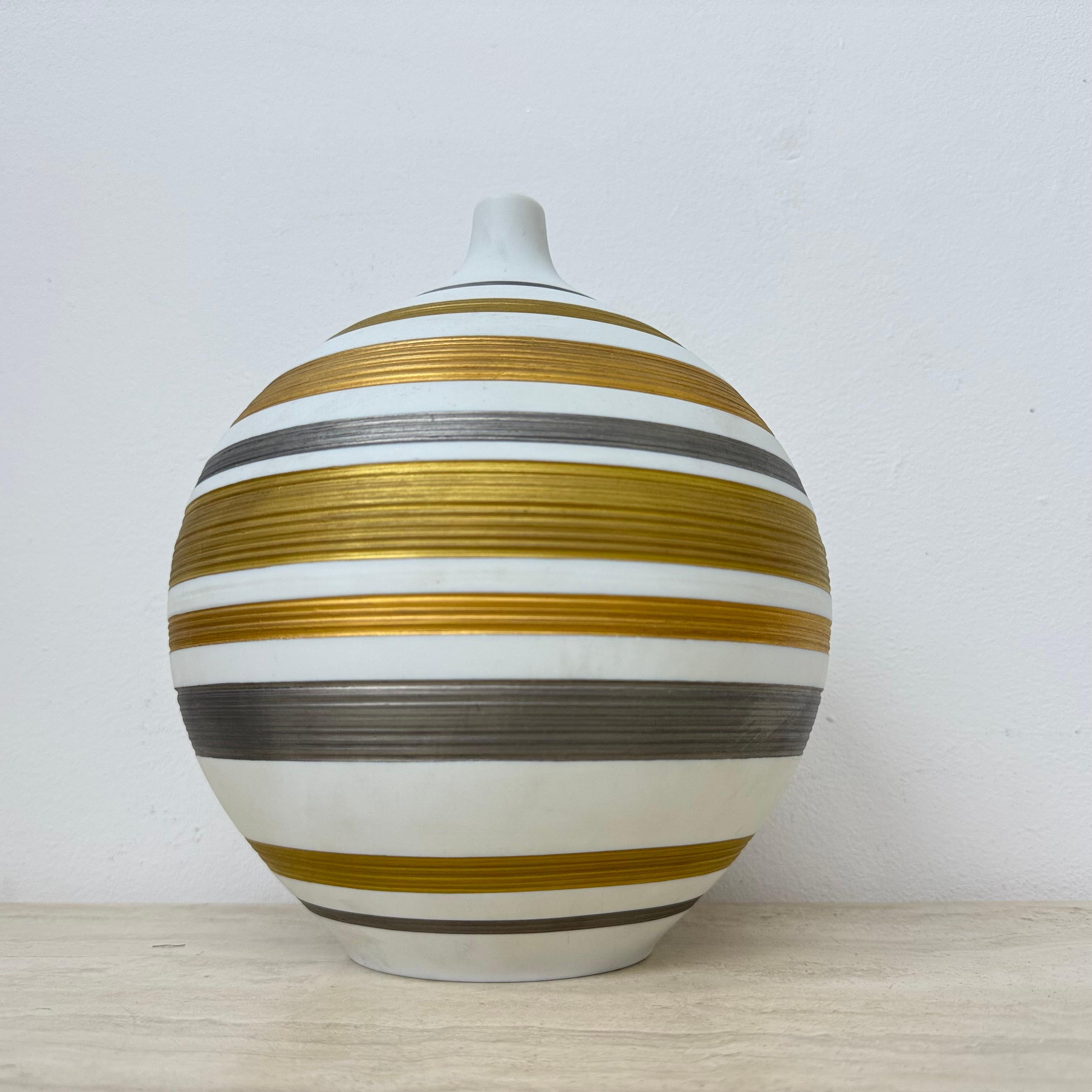 Fine XX secolo Vaso in porcellana di Hutschenreuther, design di metà secolo, anni '70 in vendita