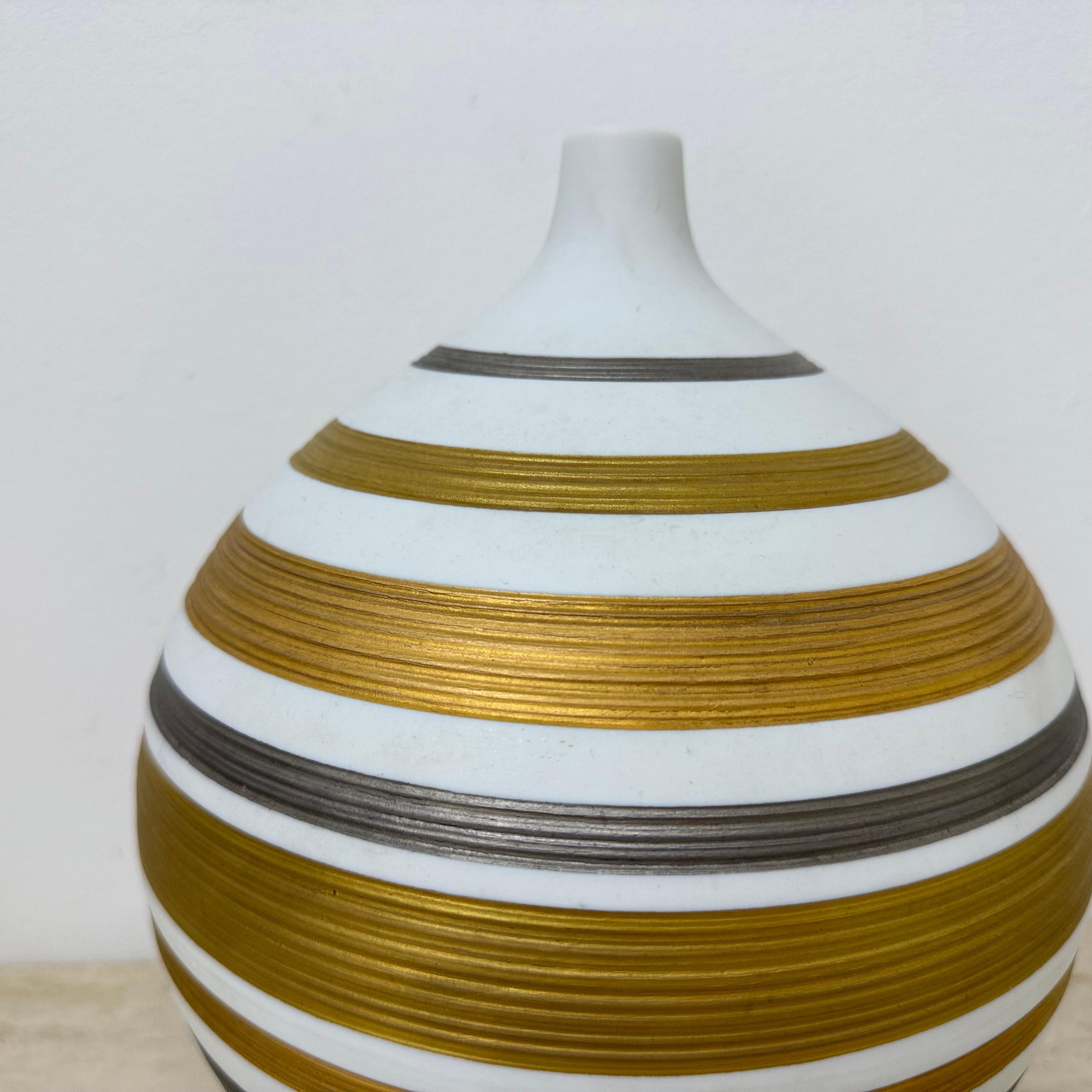 Vaso in porcellana di Hutschenreuther, design di metà secolo, anni '70 in vendita 2
