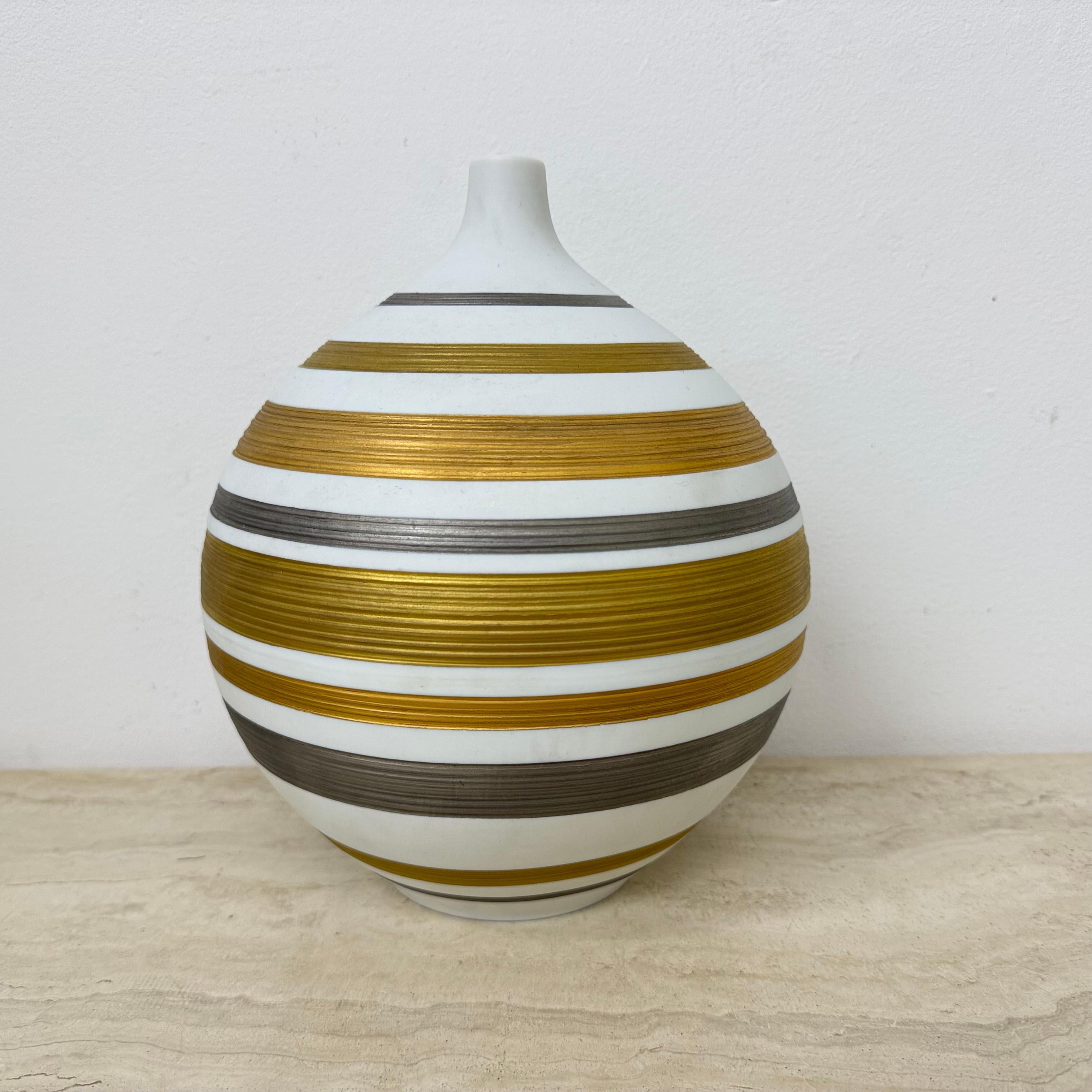 Vaso in porcellana di Hutschenreuther, design di metà secolo, anni '70 in vendita 5