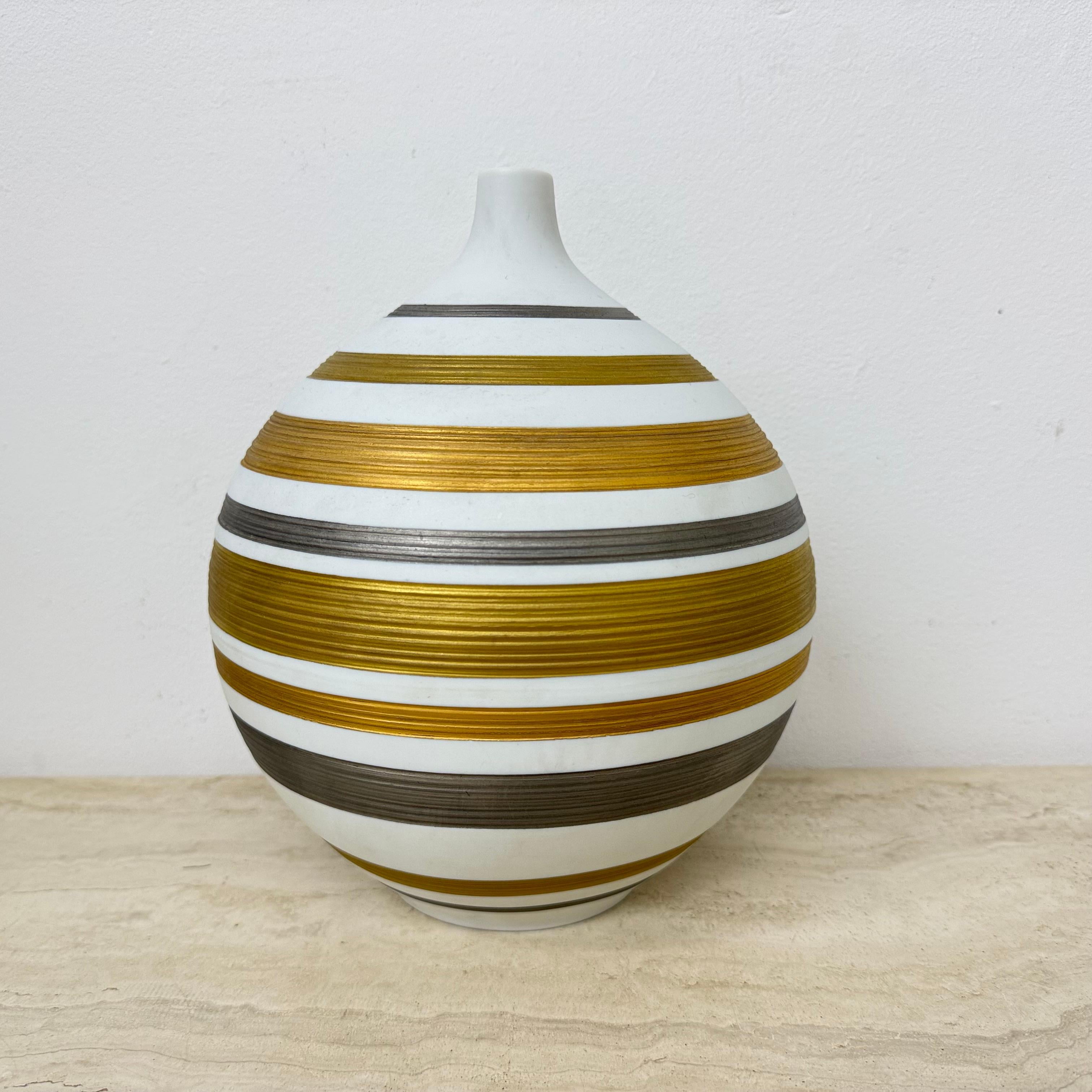 Vaso in porcellana di Hutschenreuther, design di metà secolo, anni '70 in vendita 6