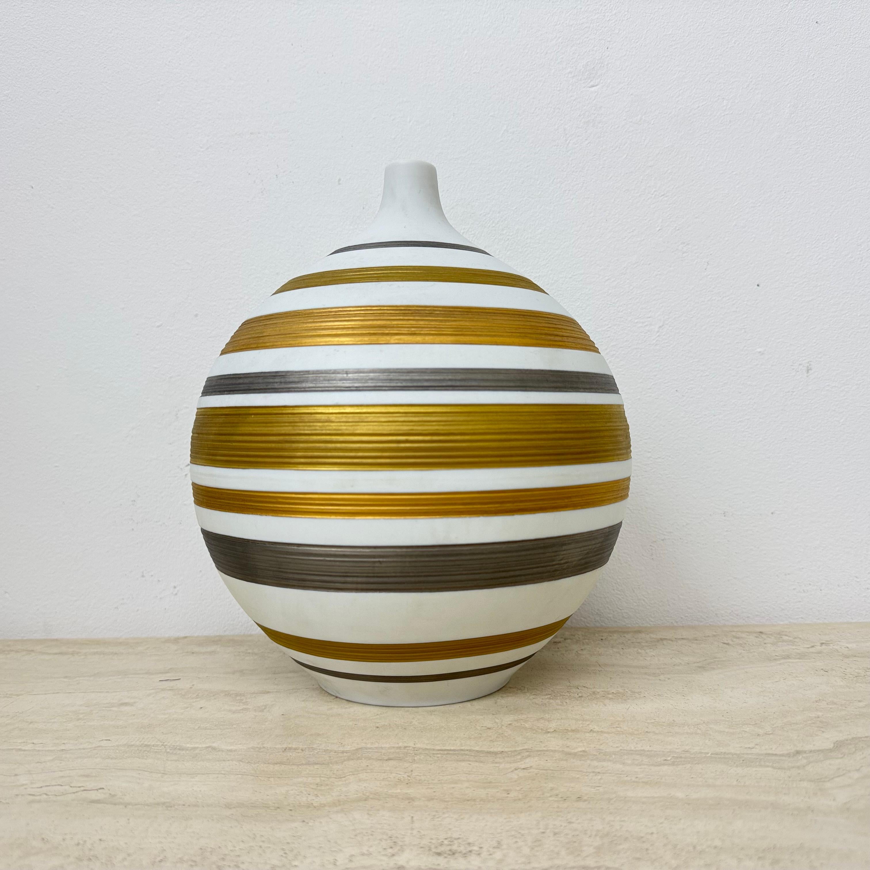 Vaso in porcellana di Hutschenreuther, design di metà secolo, anni '70 in vendita 7