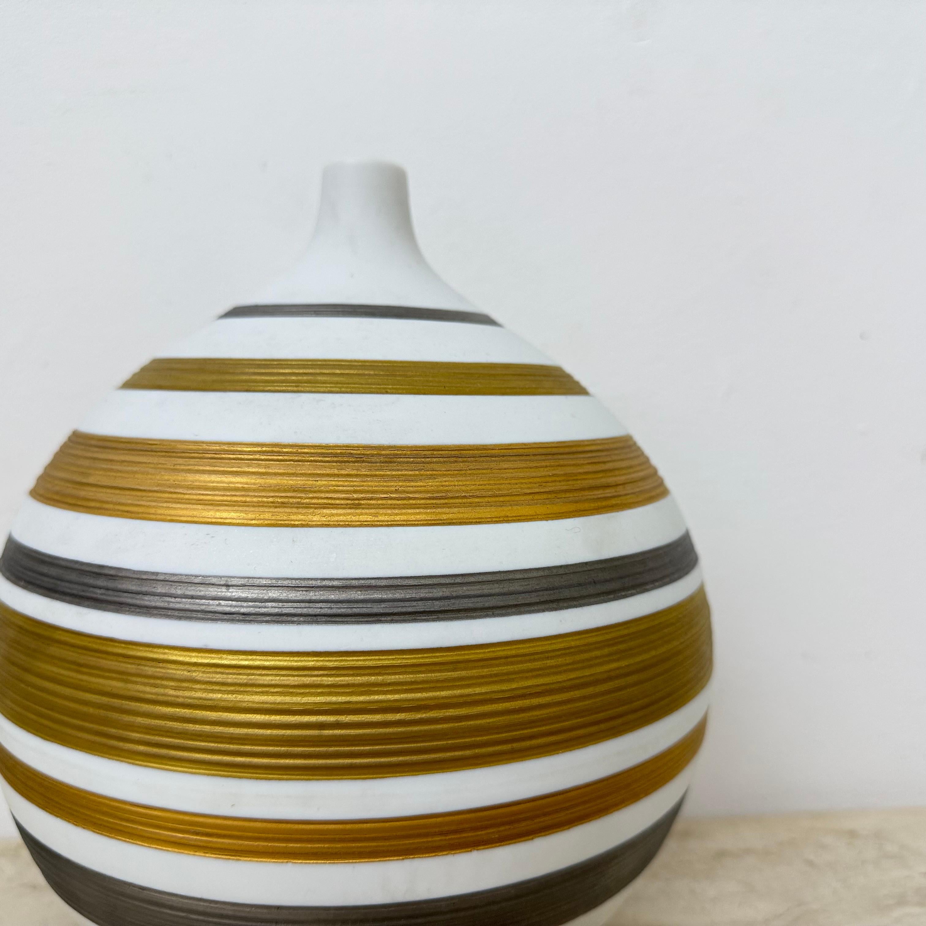 Vaso in porcellana di Hutschenreuther, design di metà secolo, anni '70 in vendita 10