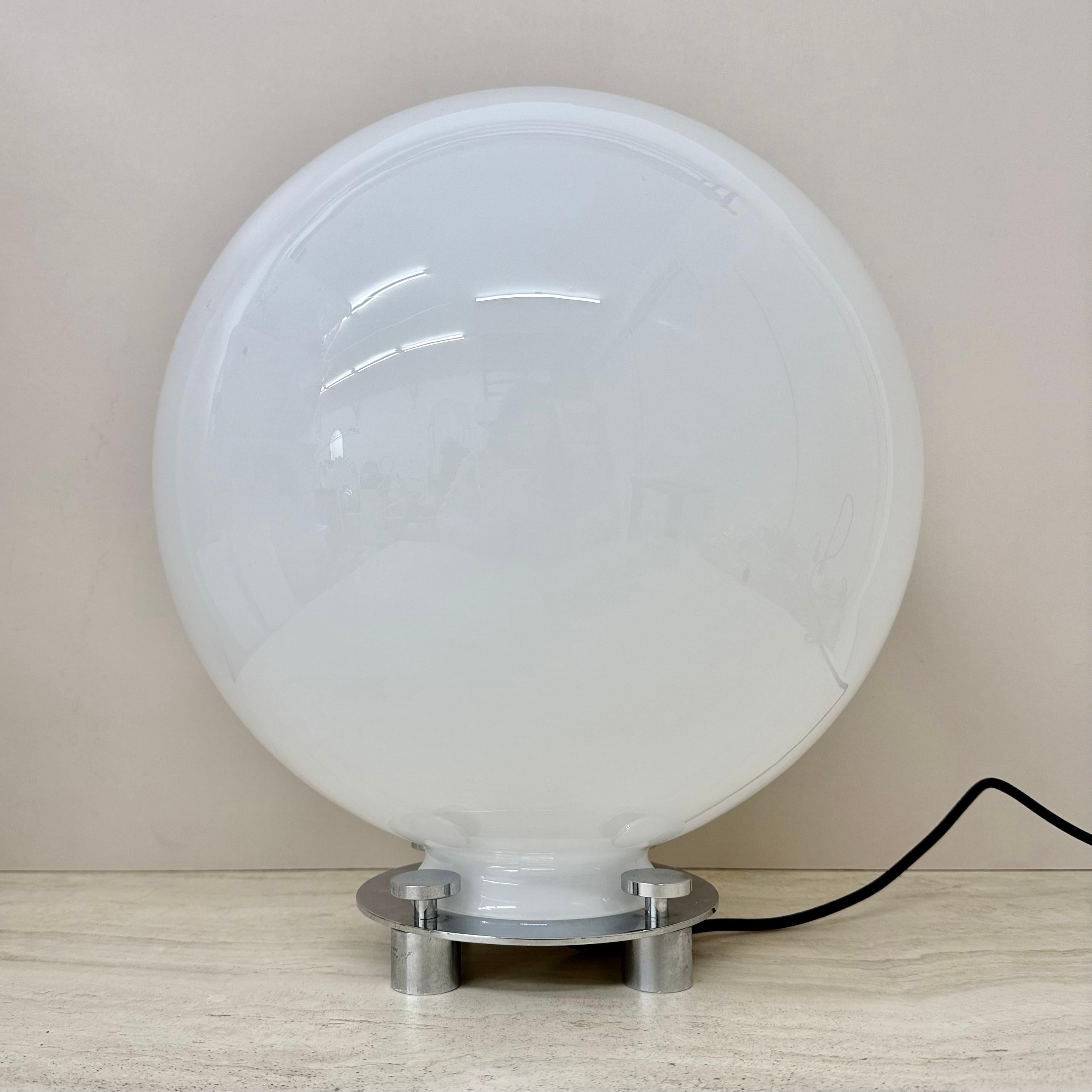 Lampe de table 752 en verre et chrome attribuée à Martinelli Luce, Italie, années 1970 en vente 5