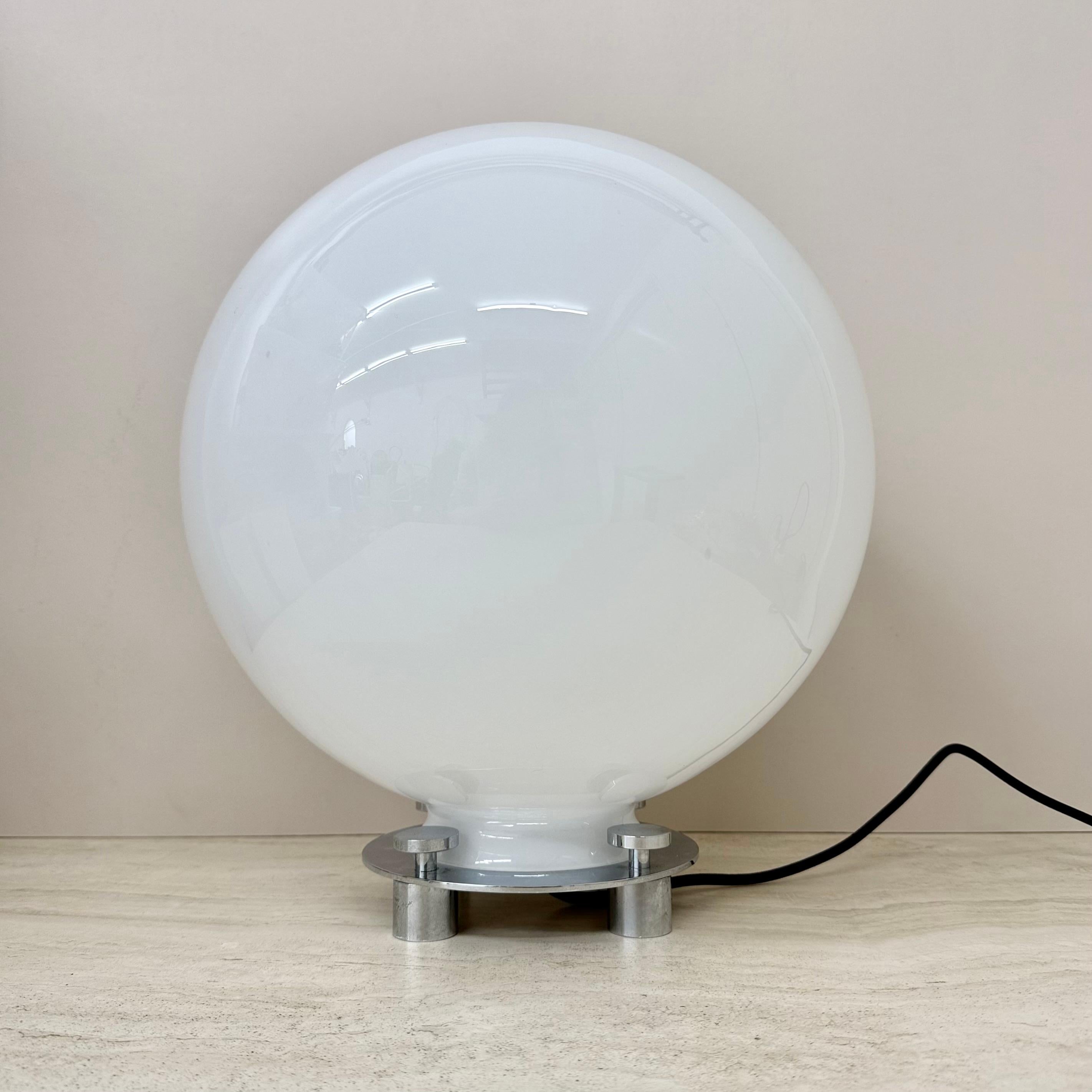 Lampe de table 752 en verre et chrome attribuée à Martinelli Luce, Italie, années 1970 en vente 6