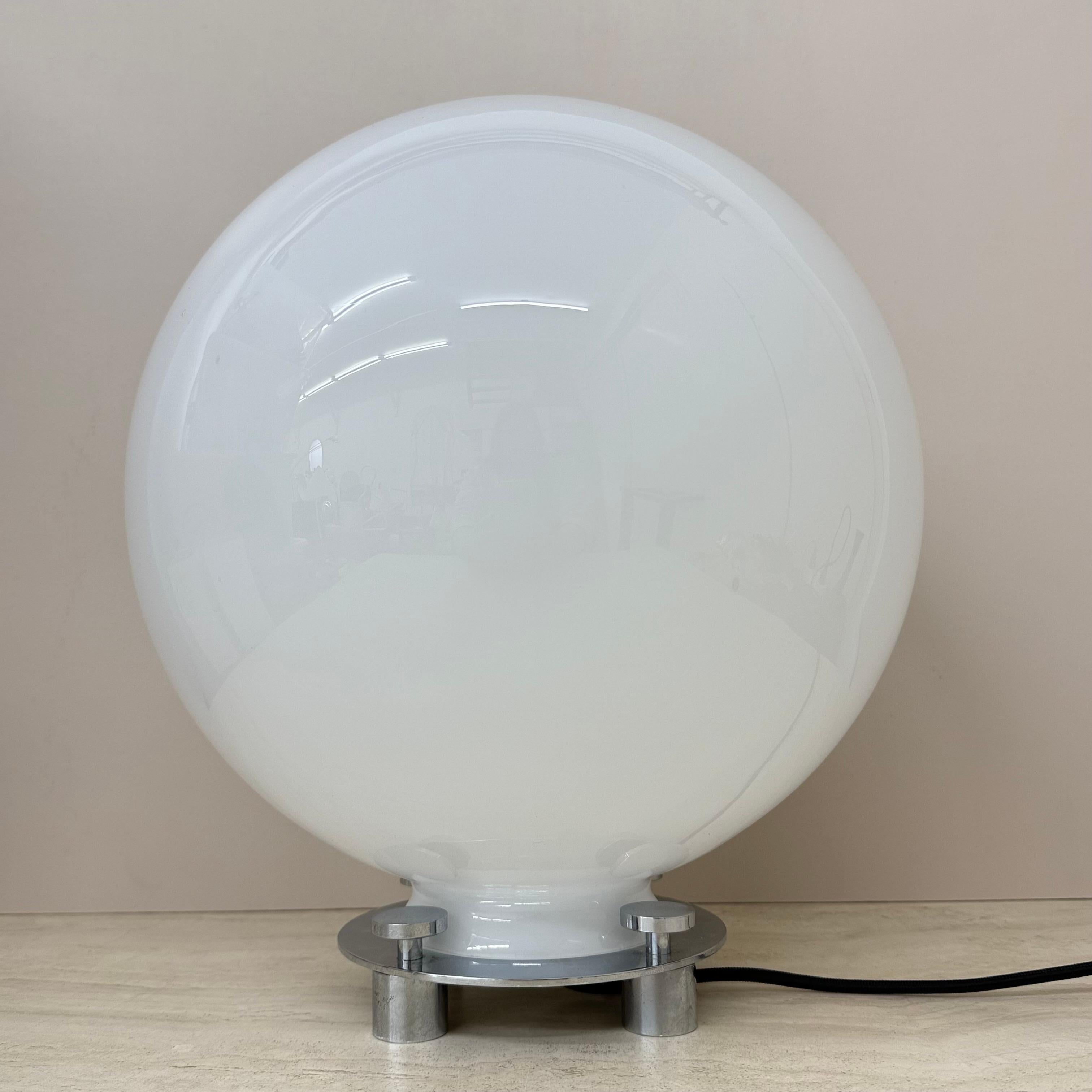 Lampe de table 752 en verre et chrome attribuée à Martinelli Luce, Italie, années 1970 en vente 8
