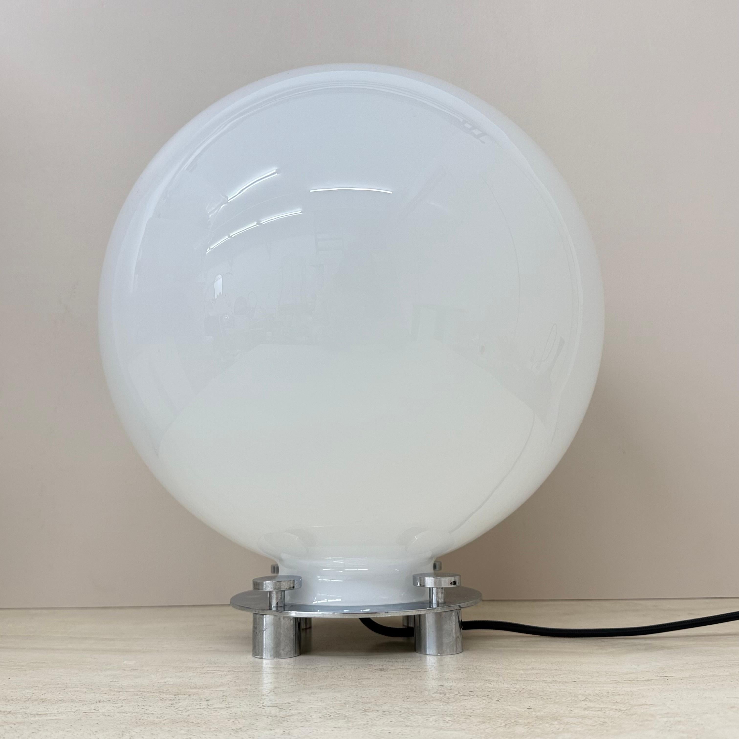Lampe de table 752 en verre et chrome attribuée à Martinelli Luce, Italie, années 1970 en vente 9