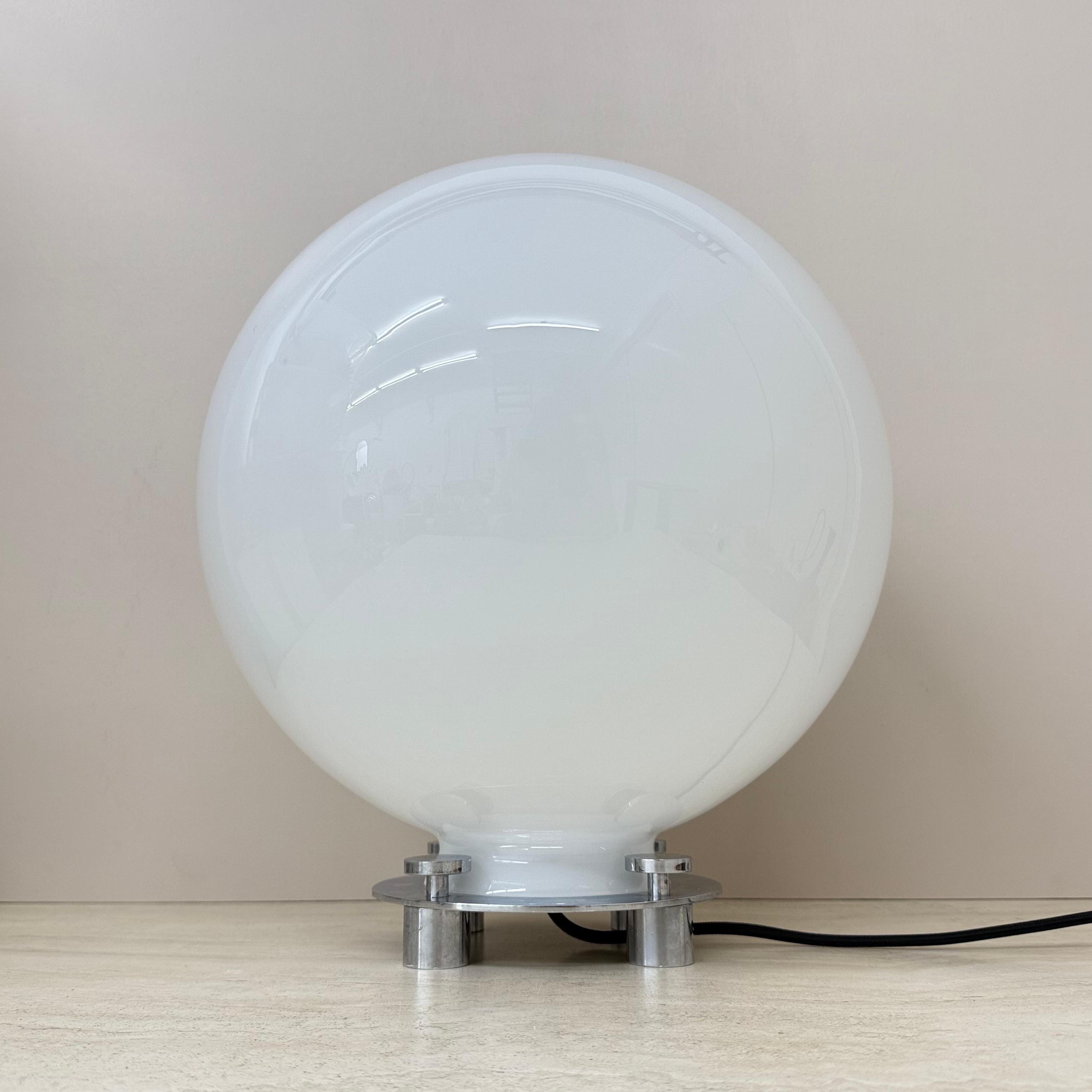 Lampe de table 752 en verre et chrome attribuée à Martinelli Luce, Italie, années 1970 en vente 10
