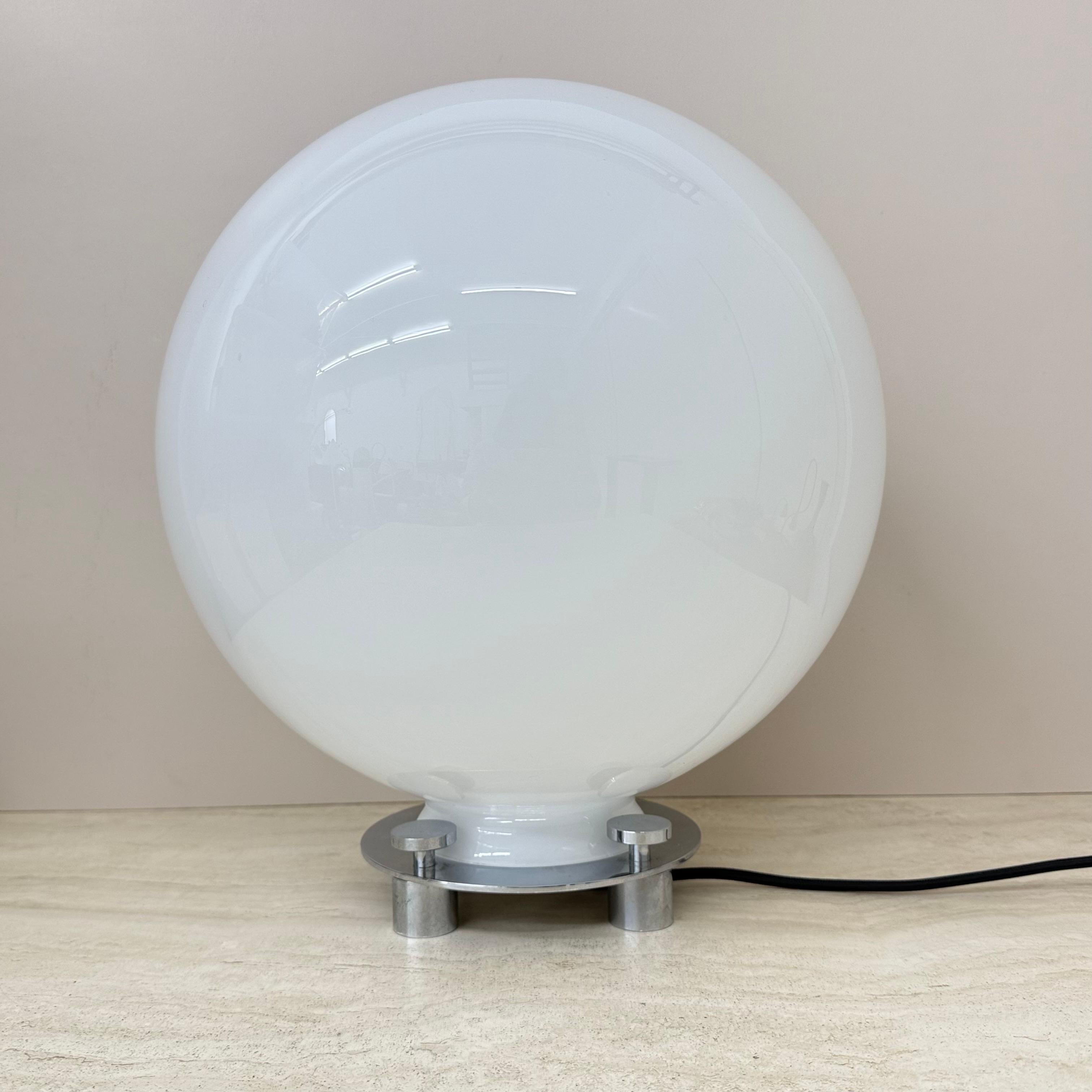 Lampe de table 752 en verre et chrome attribuée à Martinelli Luce, Italie, années 1970 en vente 11