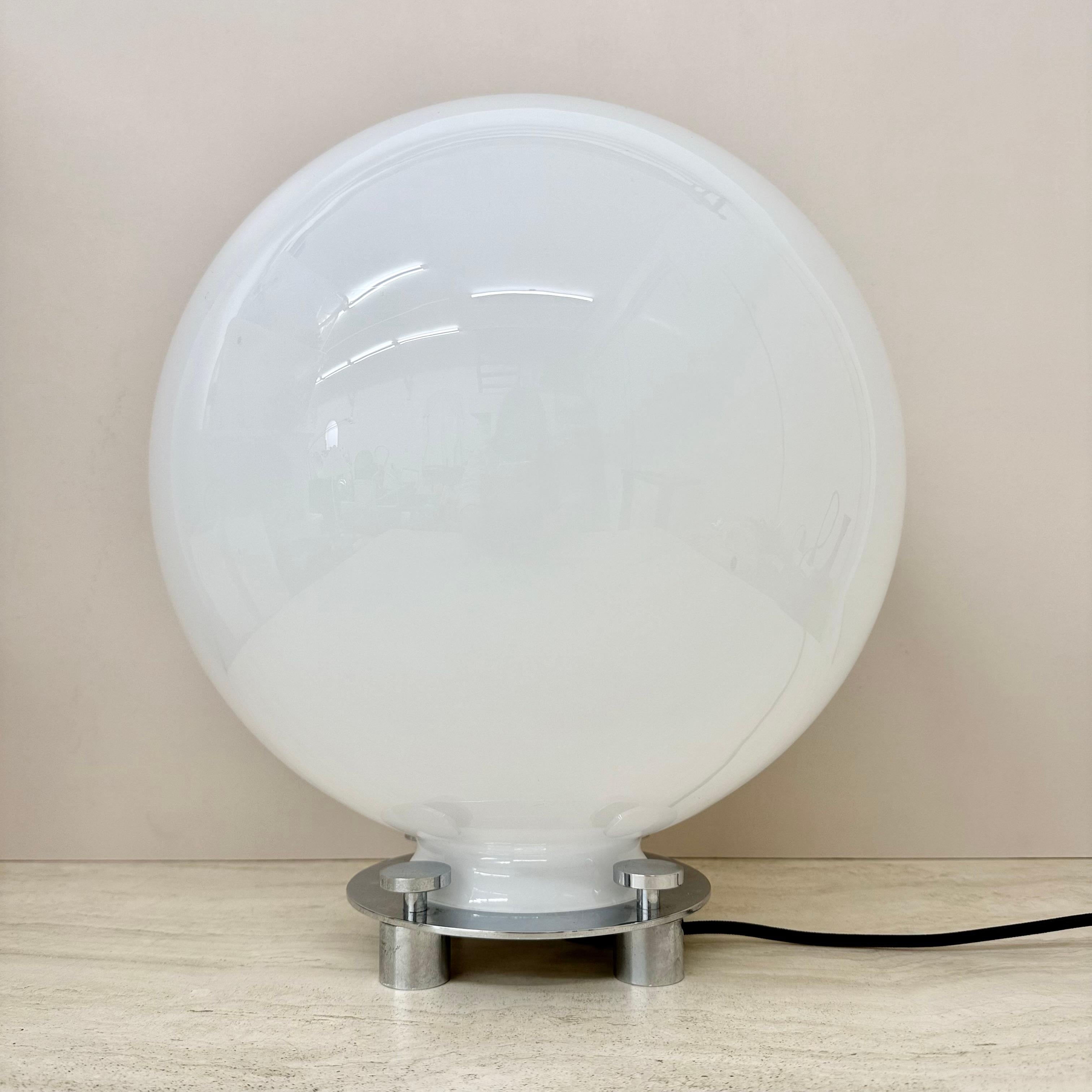 Lampe de table 752 en verre et chrome attribuée à Martinelli Luce, Italie, années 1970 en vente 7