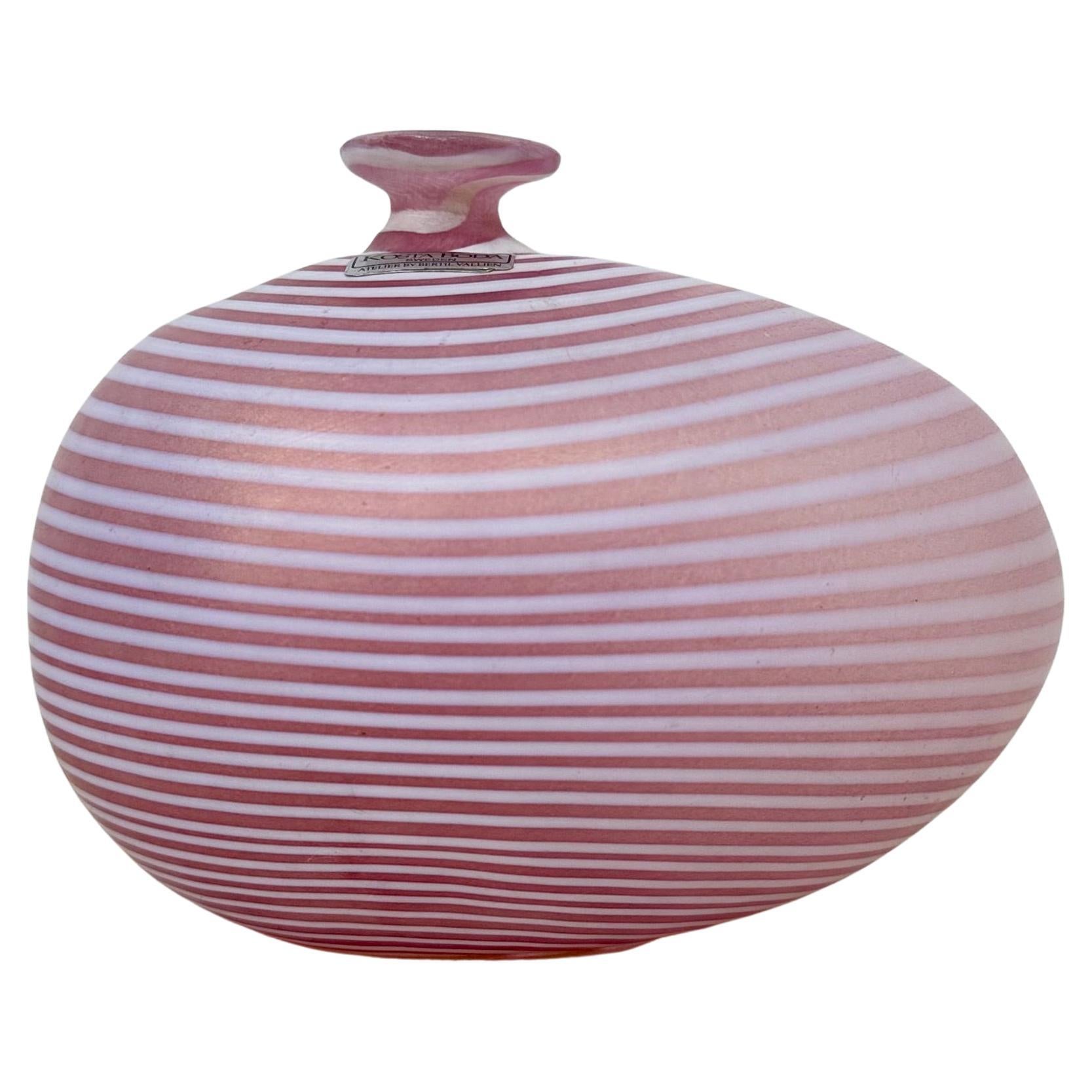 Vaso in vetro rosa Bertil Vallien per Kosta Boda Svezia , anni '90 in vendita