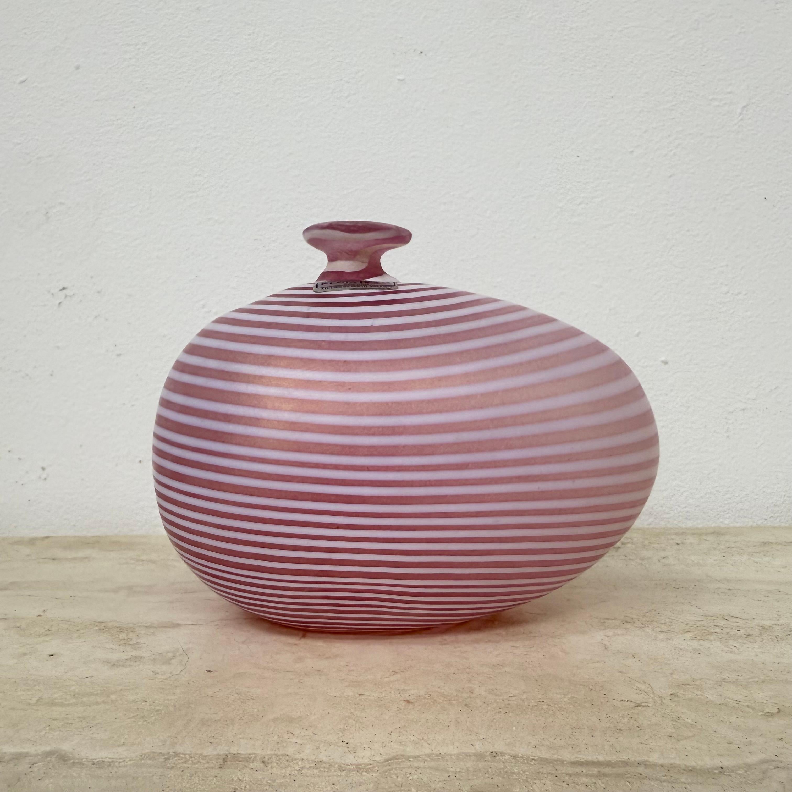 Vaso in vetro rosa Bertil Vallien per Kosta Boda Svezia , anni '90 in vendita 2