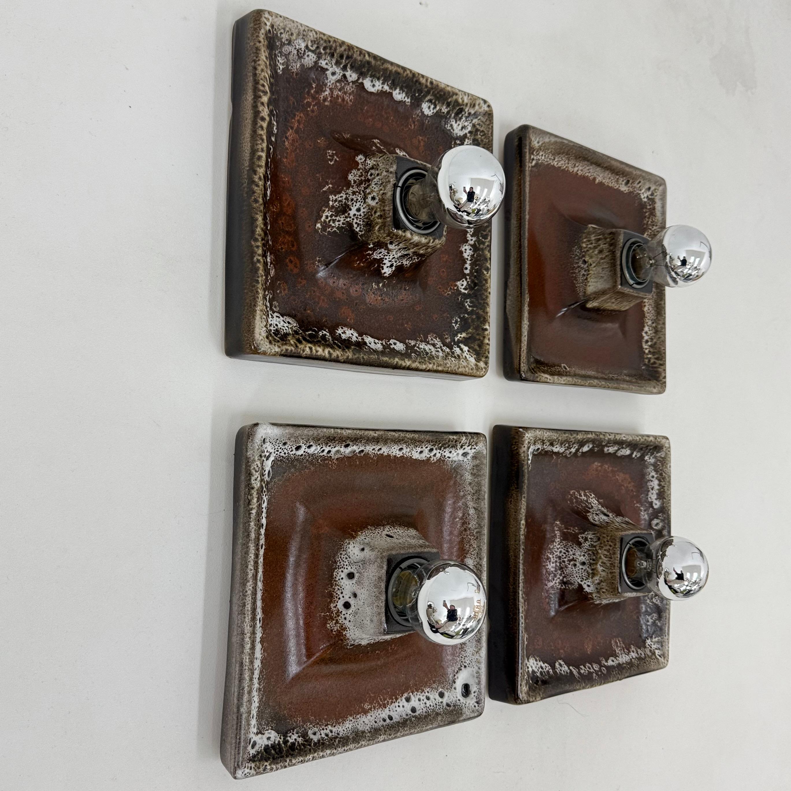 Juego de 4 apliques de cerámica marrón , años 70 en venta 1