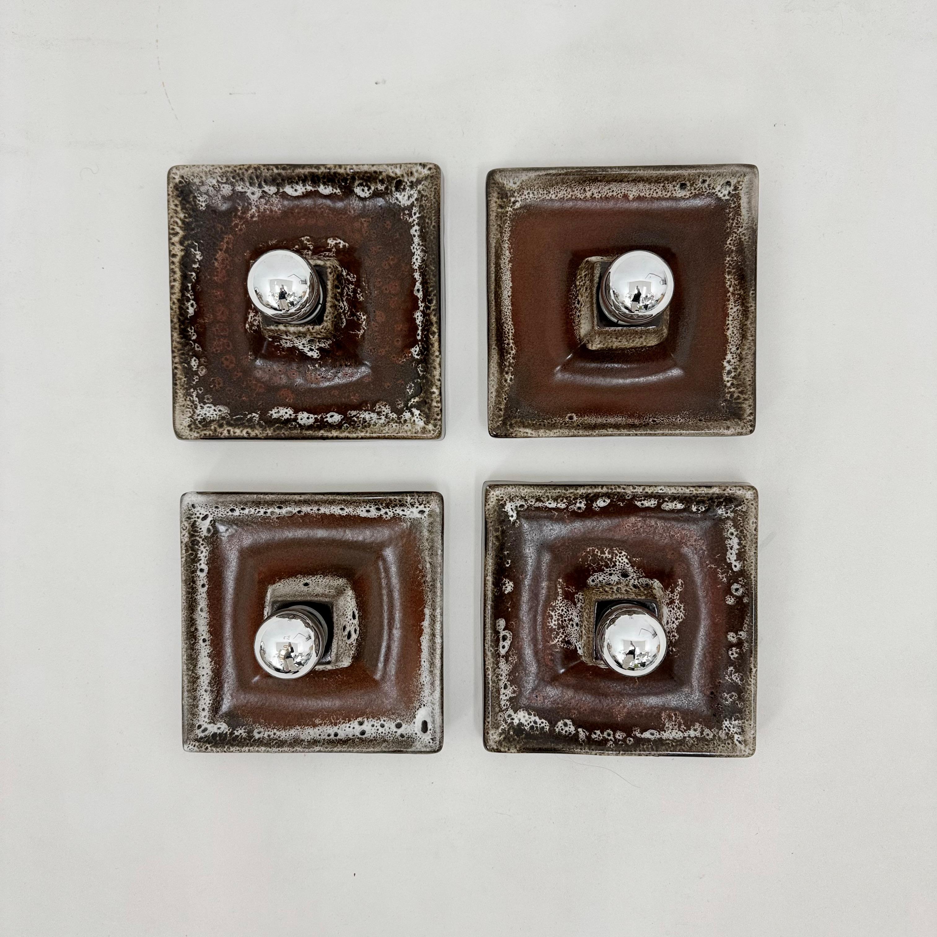 Juego de 4 apliques de cerámica marrón , años 70 en Bueno estado para la venta en Delft, NL