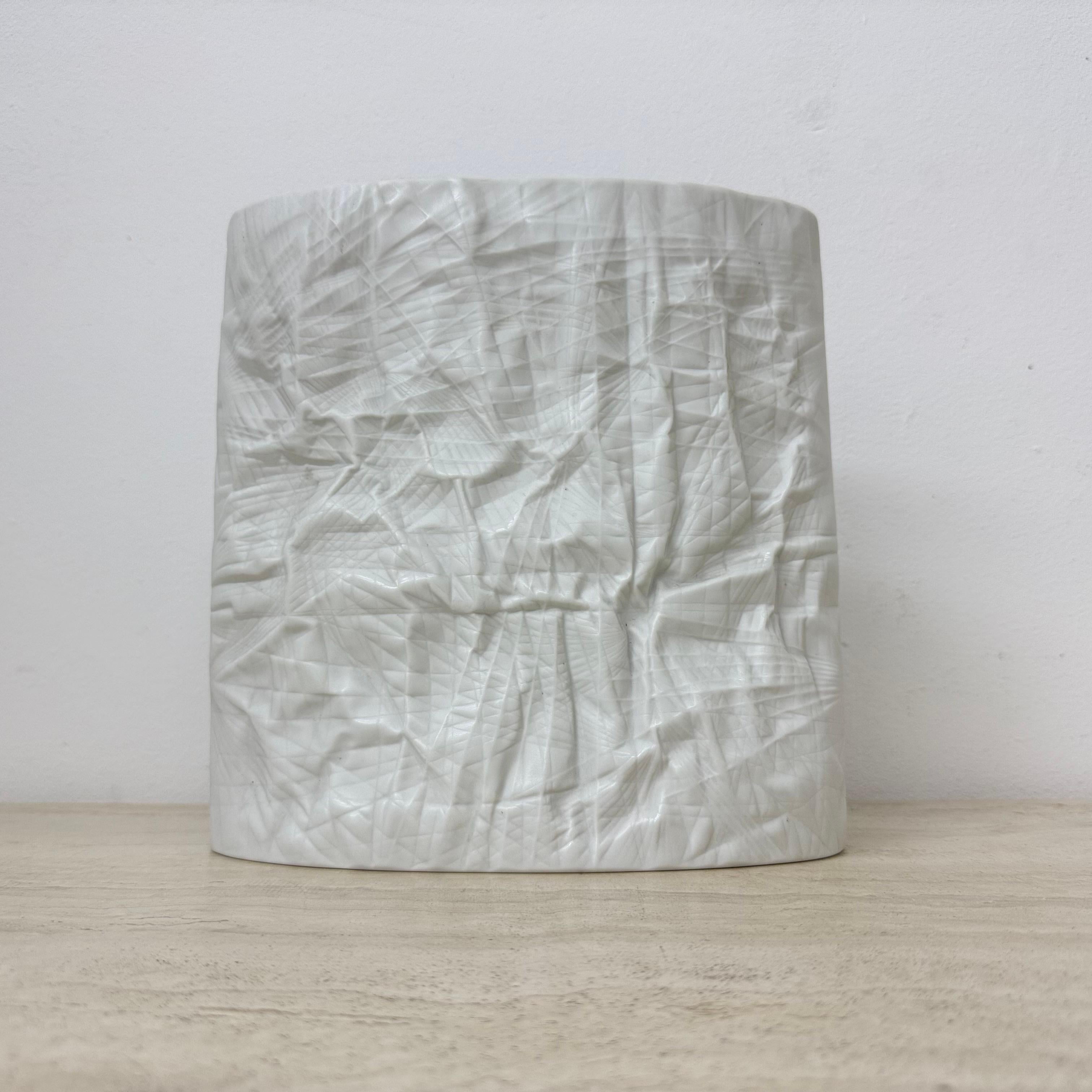 Mid-Century Modern Martin Freyer Rosenthal Bisque Porcelaine Paper Relief Vase Op Art 1970s For Sale