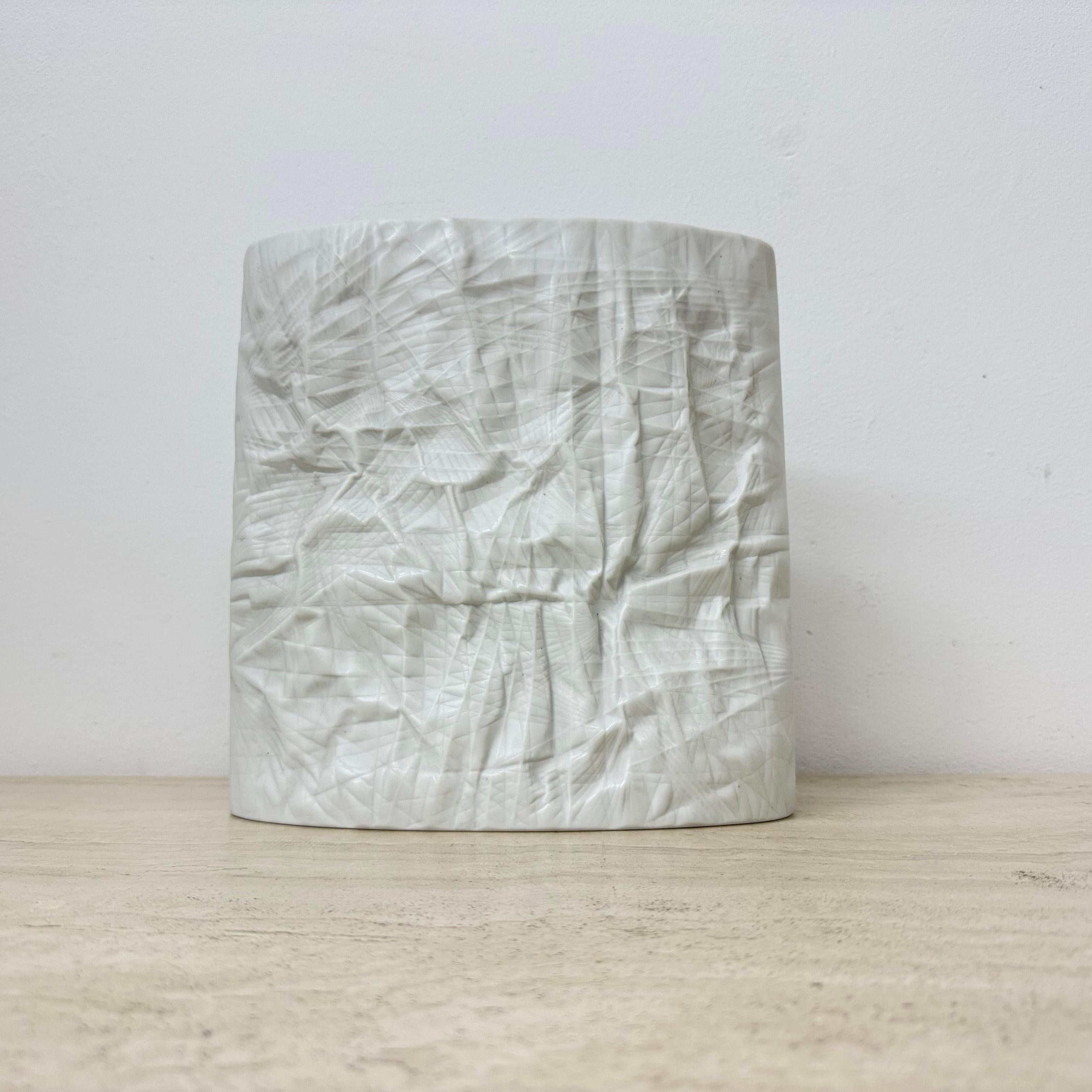 Martin Freyer Rosenthal Bisque Porcelaine Paper Relief Vase Op Art 1970s For Sale 2