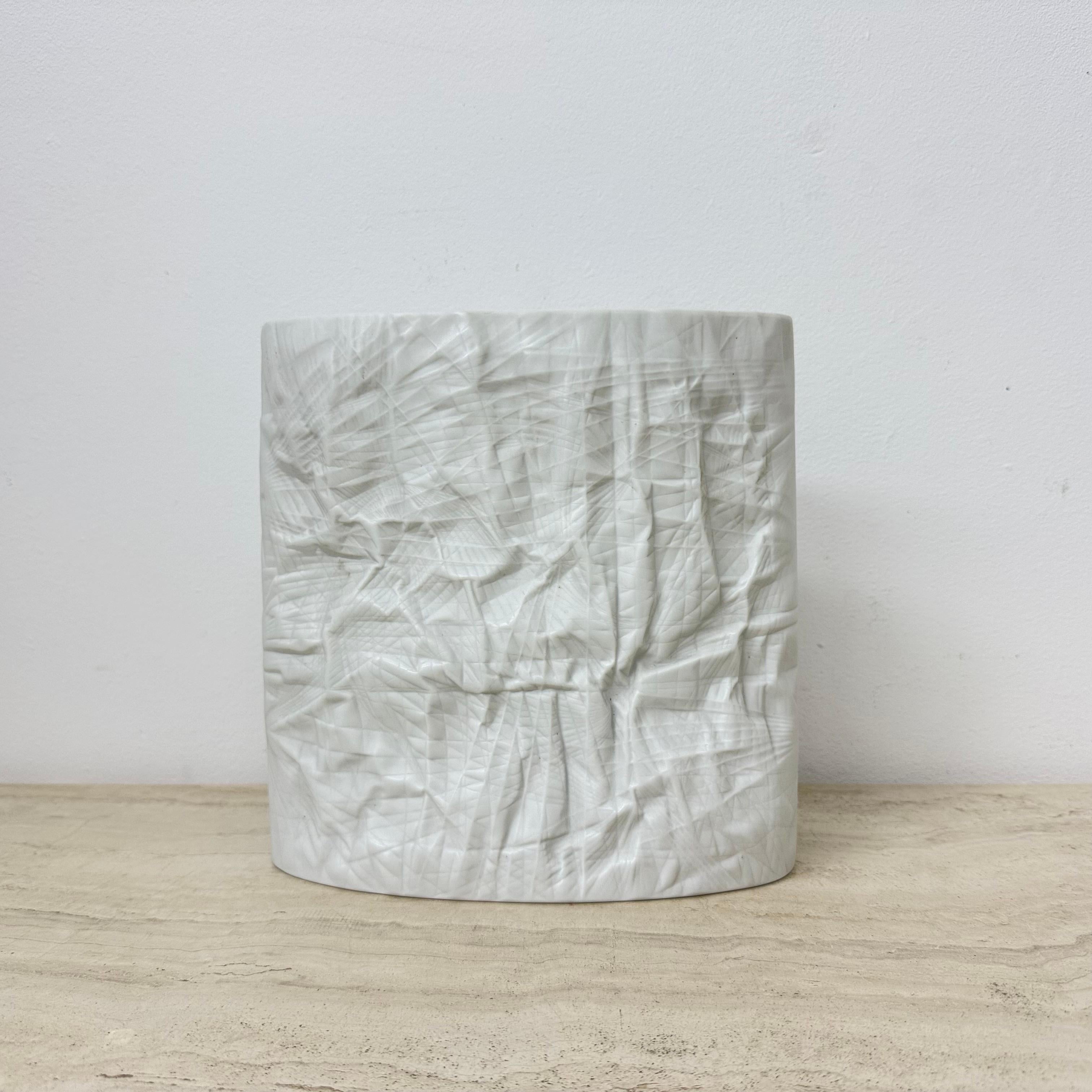 Late 20th Century Martin Freyer Rosenthal Bisque Porcelaine Paper Relief Vase Op Art 1970s For Sale