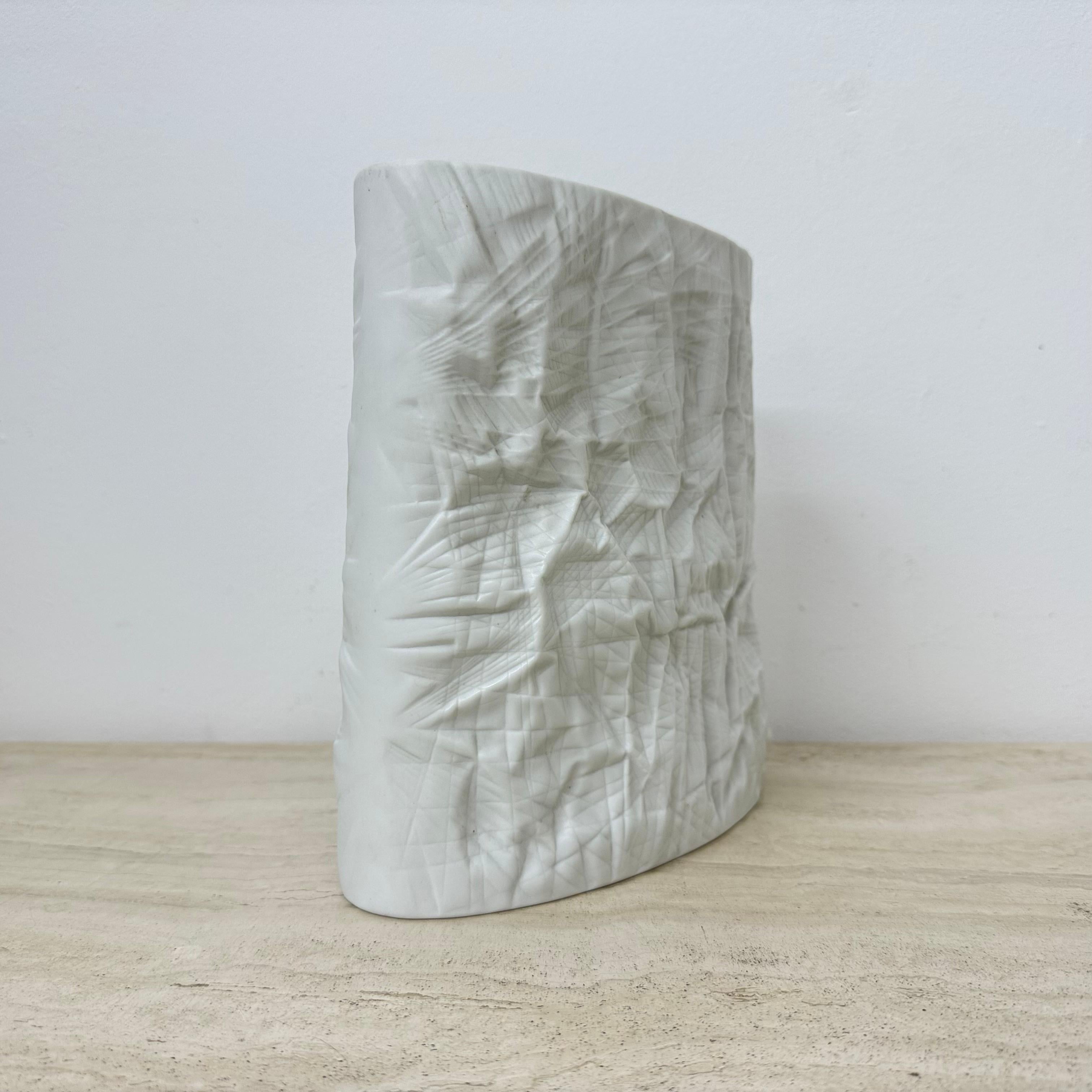 Martin Freyer Rosenthal Bisque Porcelaine Paper Relief Vase Op Art 1970s For Sale 5