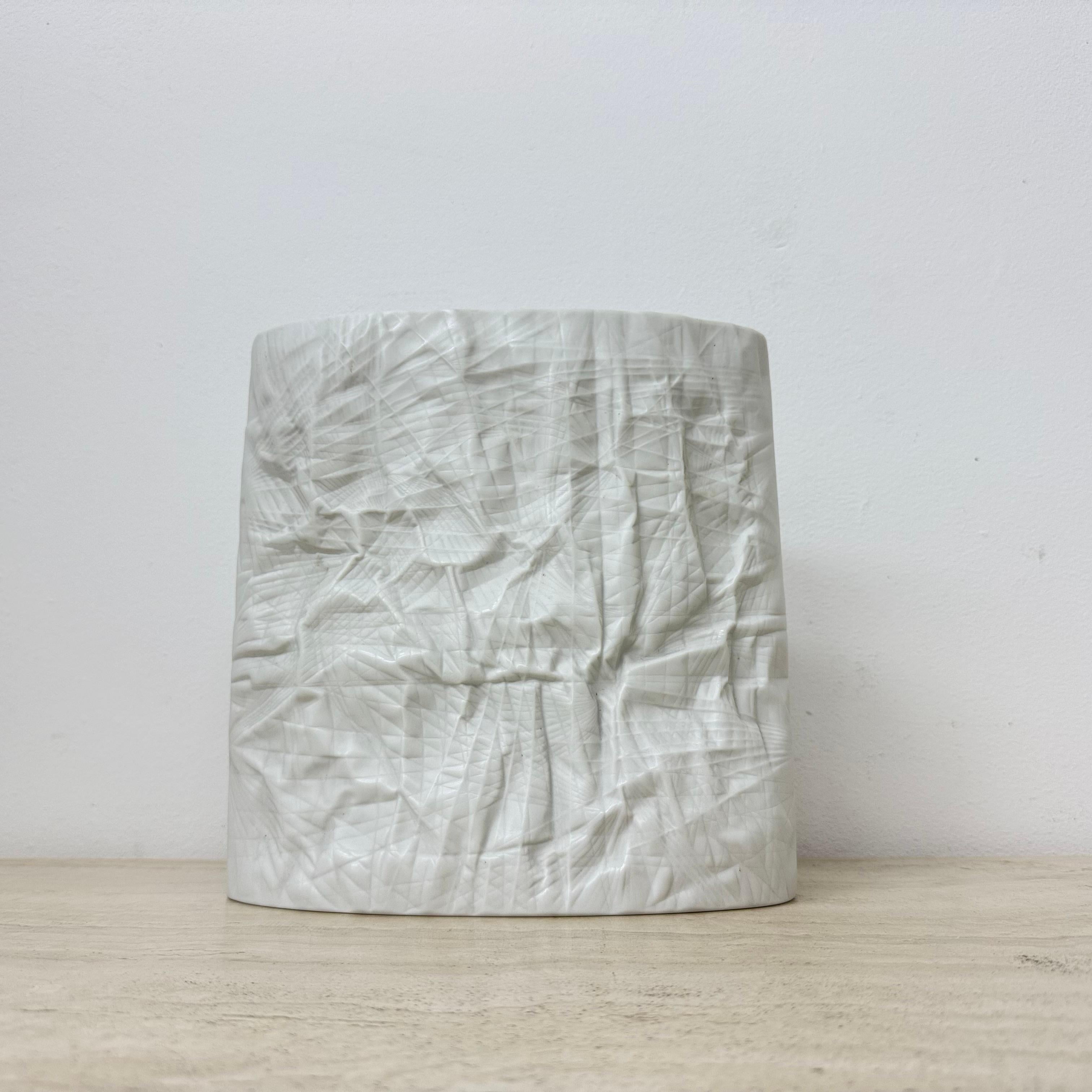 Martin Freyer Rosenthal Bisque Porcelaine Paper Relief Vase Op Art 1970s For Sale 3