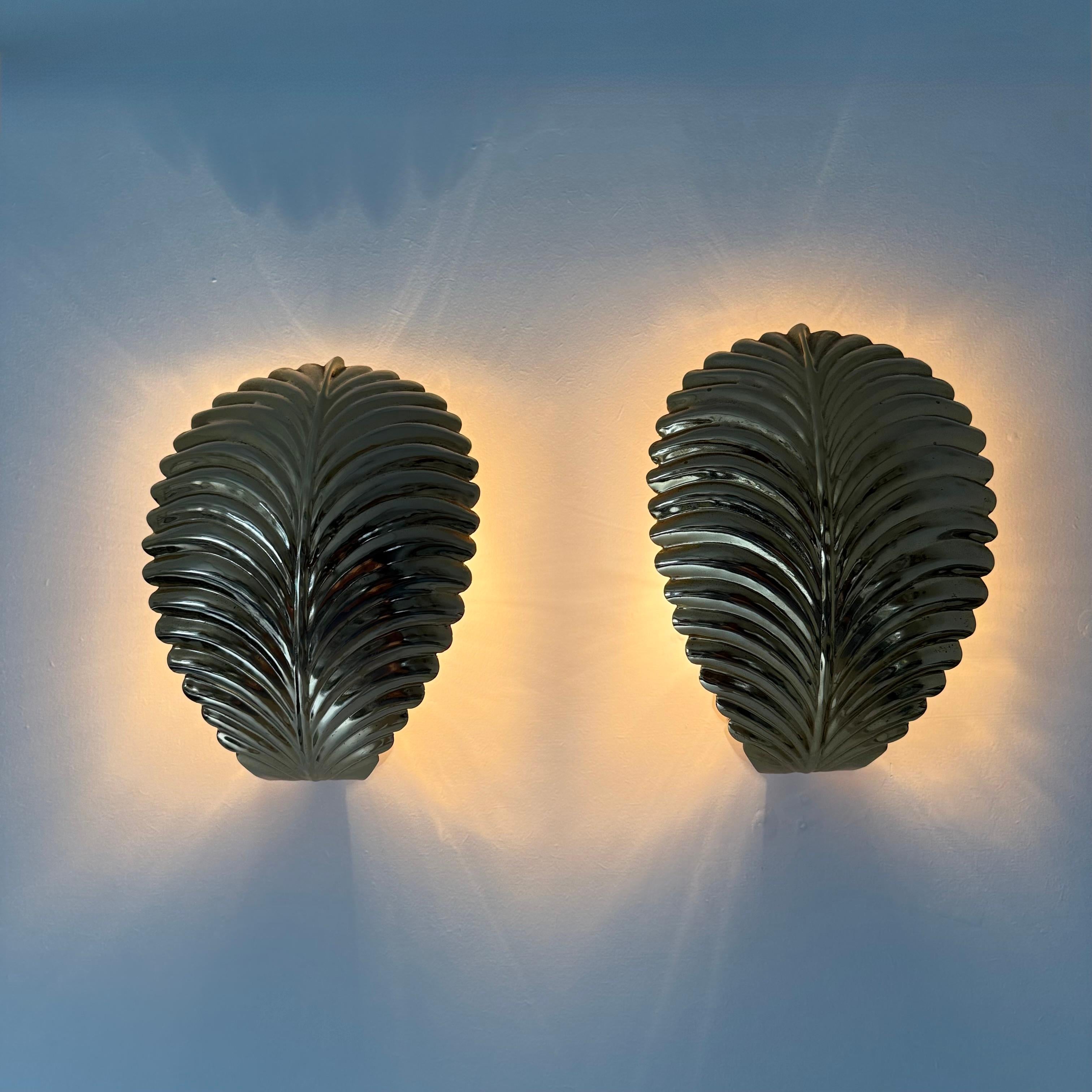 Pareja de apliques de hojas de palmera , años 70 en Bueno estado para la venta en Delft, NL