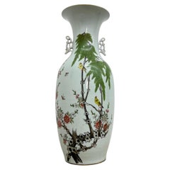 Grands vases chinois de style « queue de phénix » ornés d'oiseaux et de fleurs, vers 1924