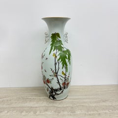 Grands vases chinois de style « queue de phénix » ornés d'oiseaux et de fleurs, vers 1924