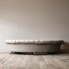 Divano Chesterfield a mezzaluna di Howard & Sons, 1850 circa