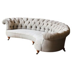 Divano Chesterfield a mezzaluna di Howard & Sons, 1850 circa