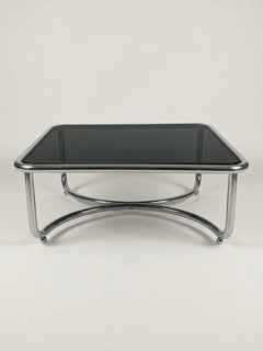 Mesa de centro «Locus Solus», de acero cromado y cristal, diseñada por Gae Aulenti para Poltronova en los años 60